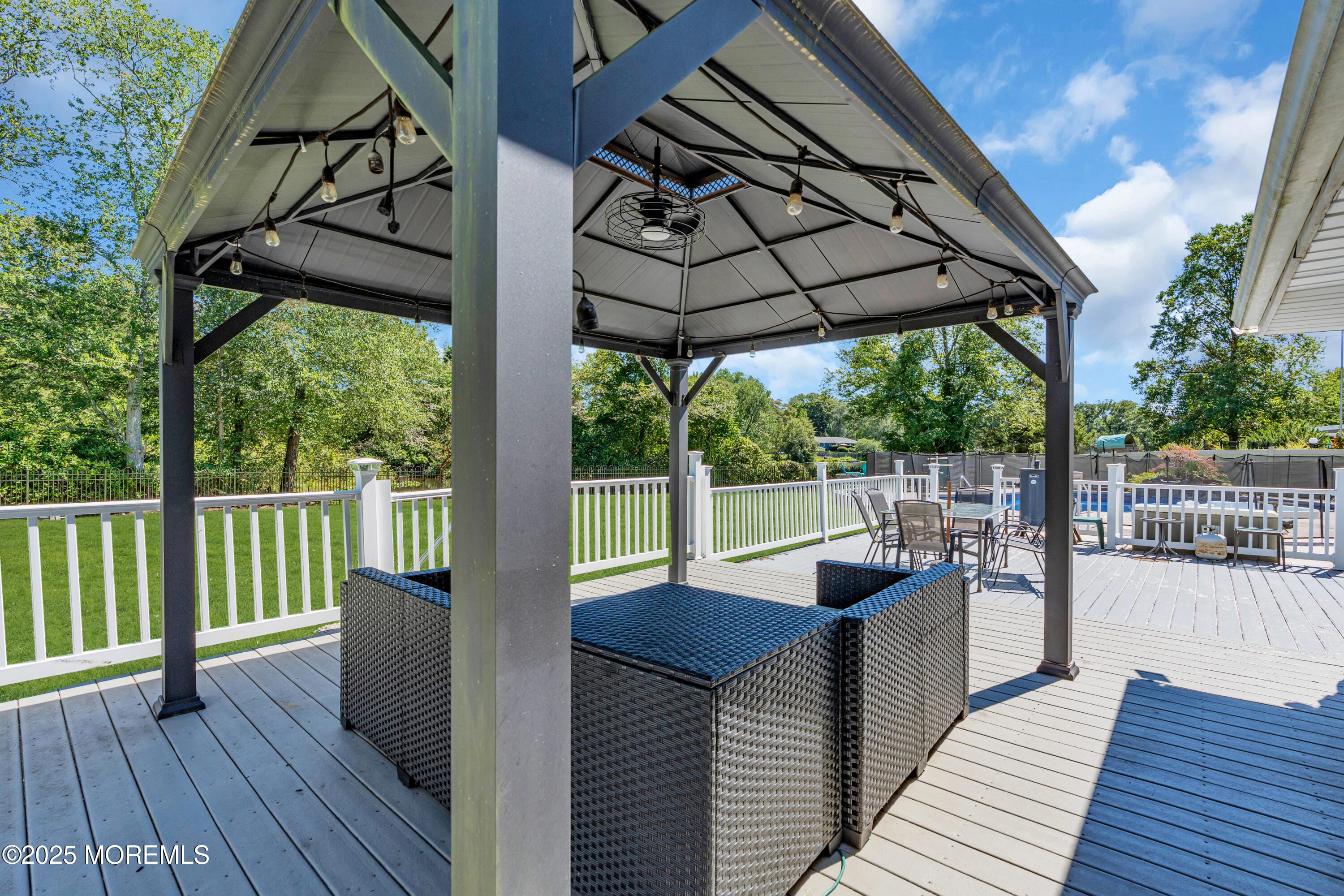 16 Bock Boulevard Image 5