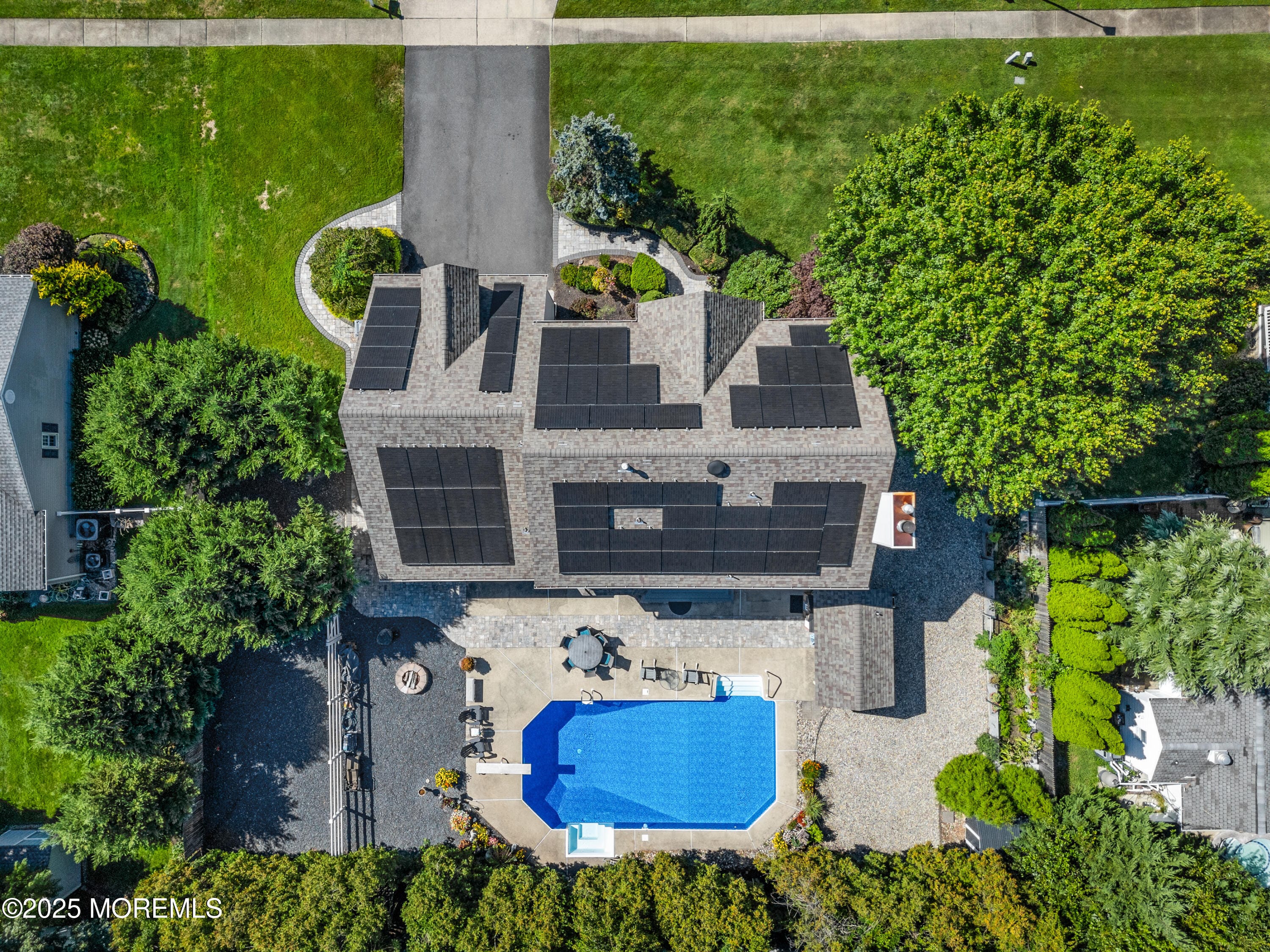 222 Antoinette Court Image 4