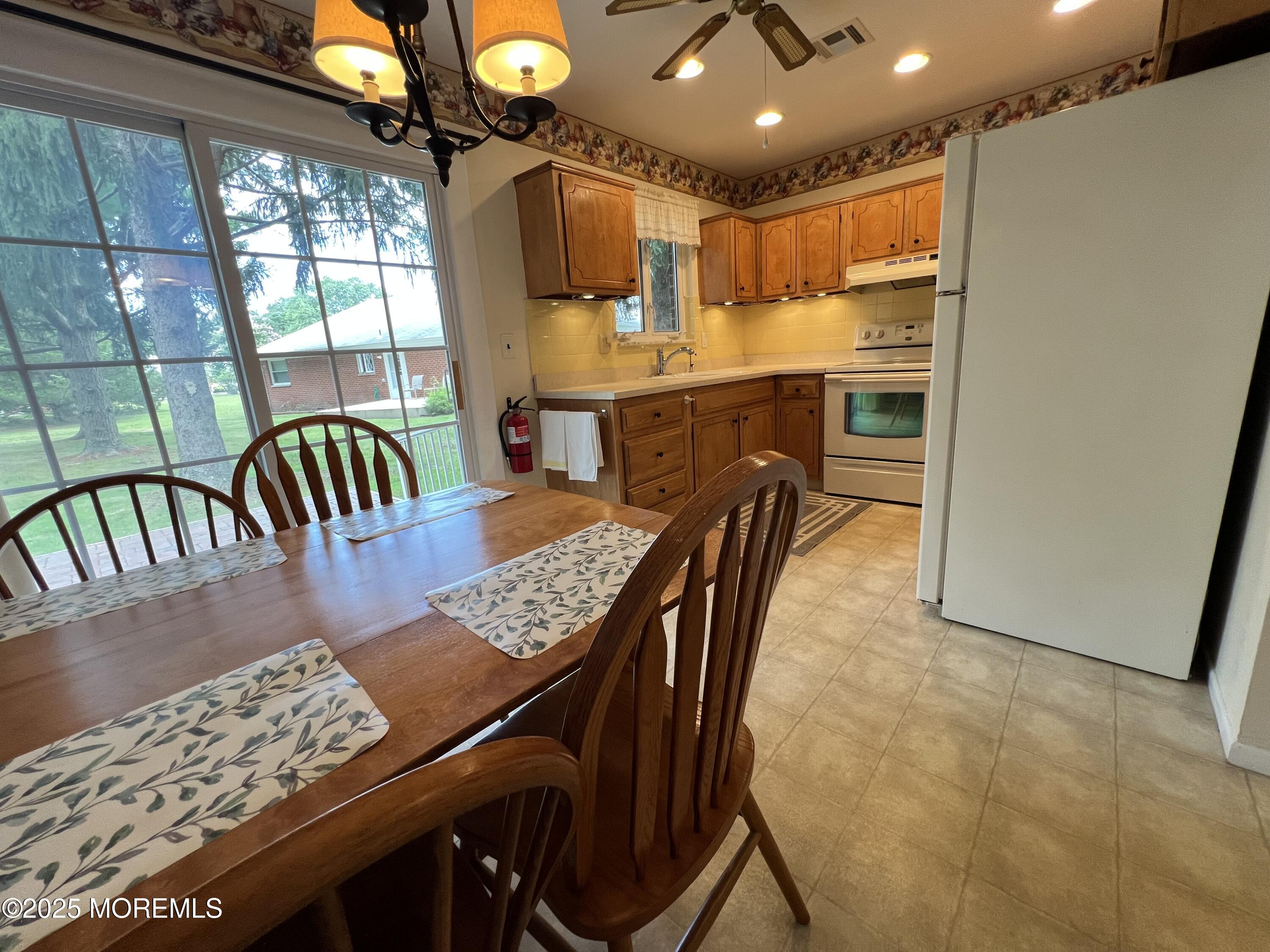 262 Laurel Court B Image 3
