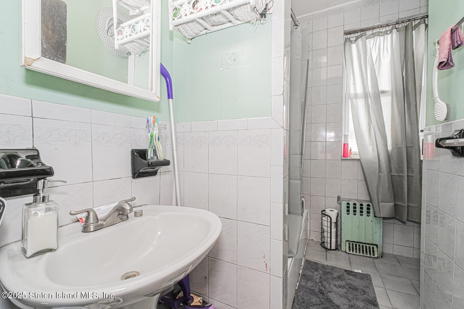 69-32 Burchell Avenue, Queens, NY, 11692 image 18