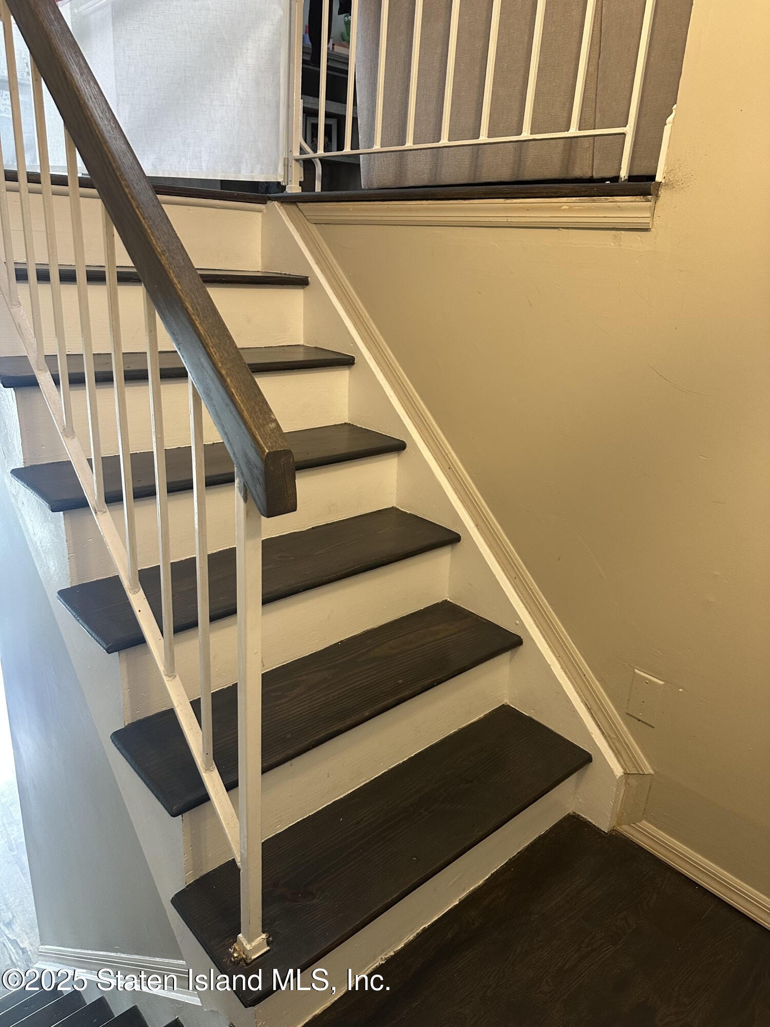 139 Commodore Drive Image 2