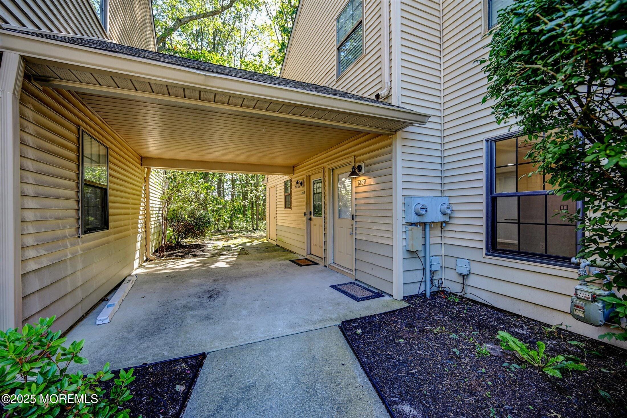 1604 Dahlia Court Image 2