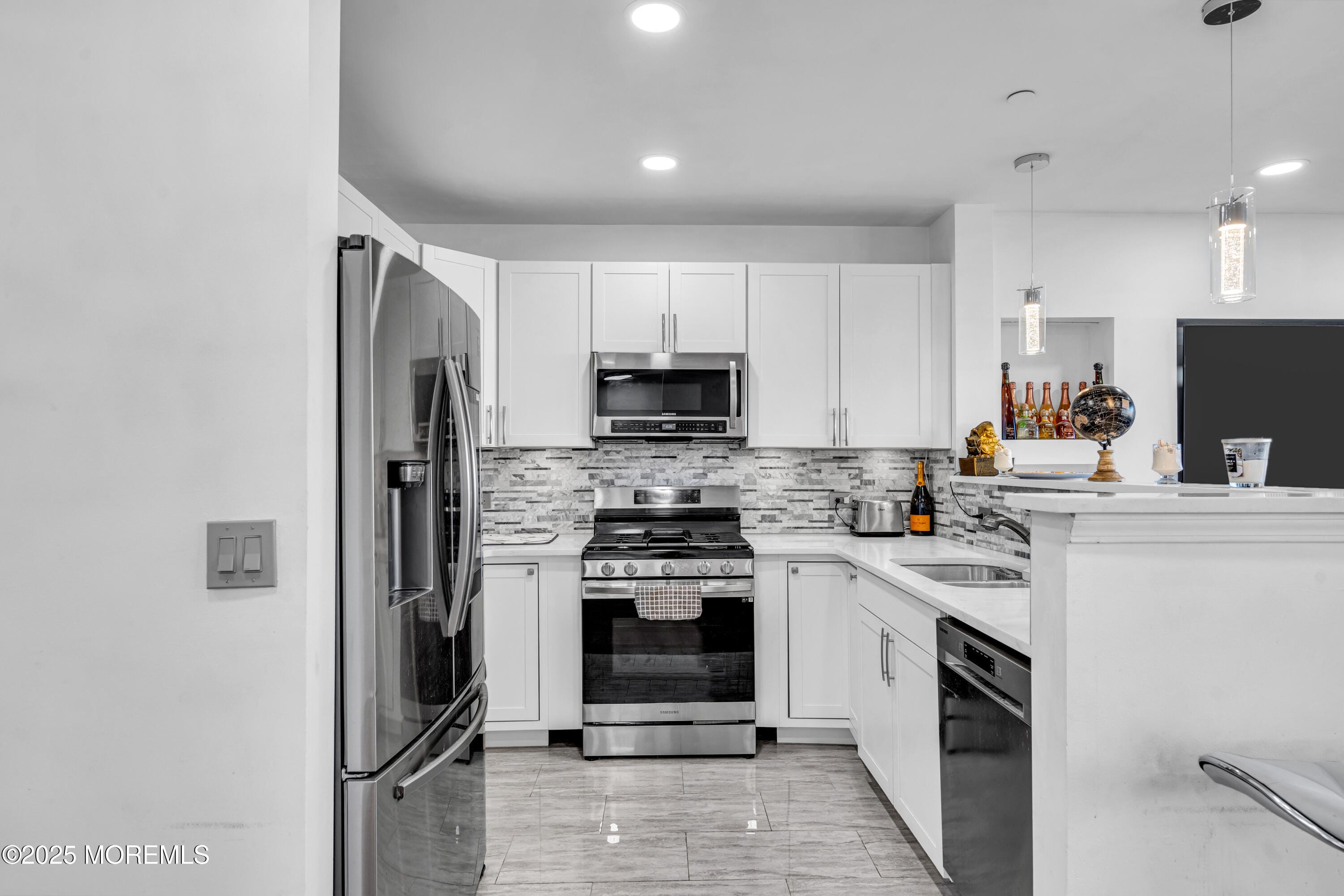 368 Rector Street 512 Image 4