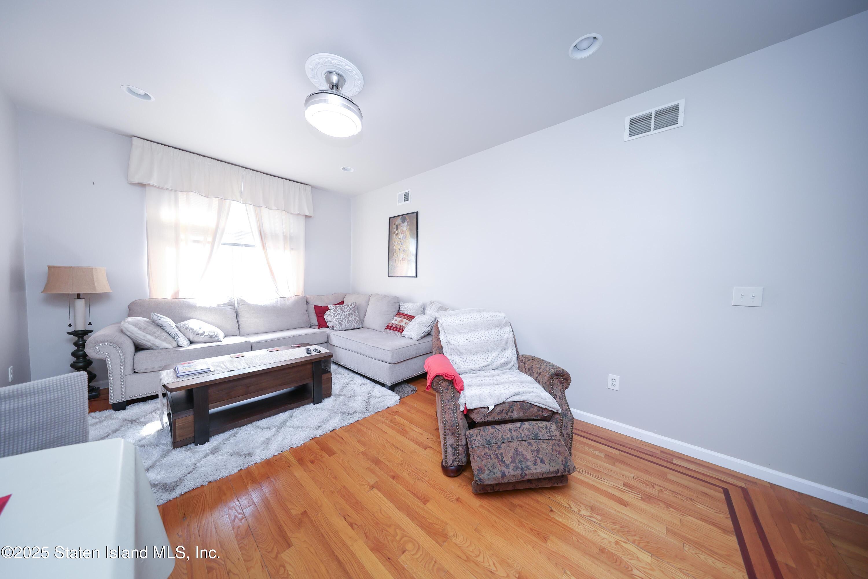 357 Cromwell Avenue Image 4