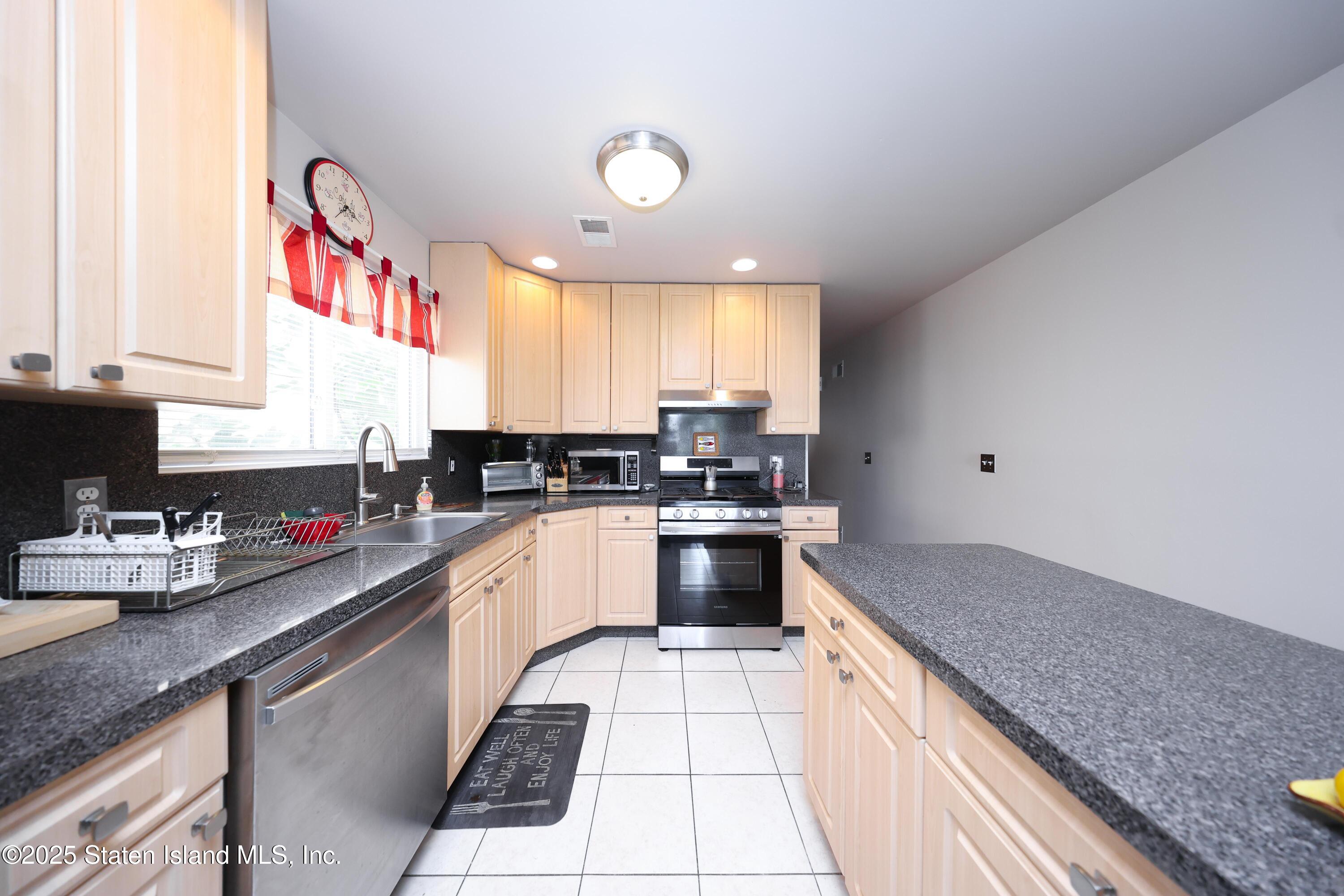357 Cromwell Avenue, Staten Island, NY, 10305 image 10