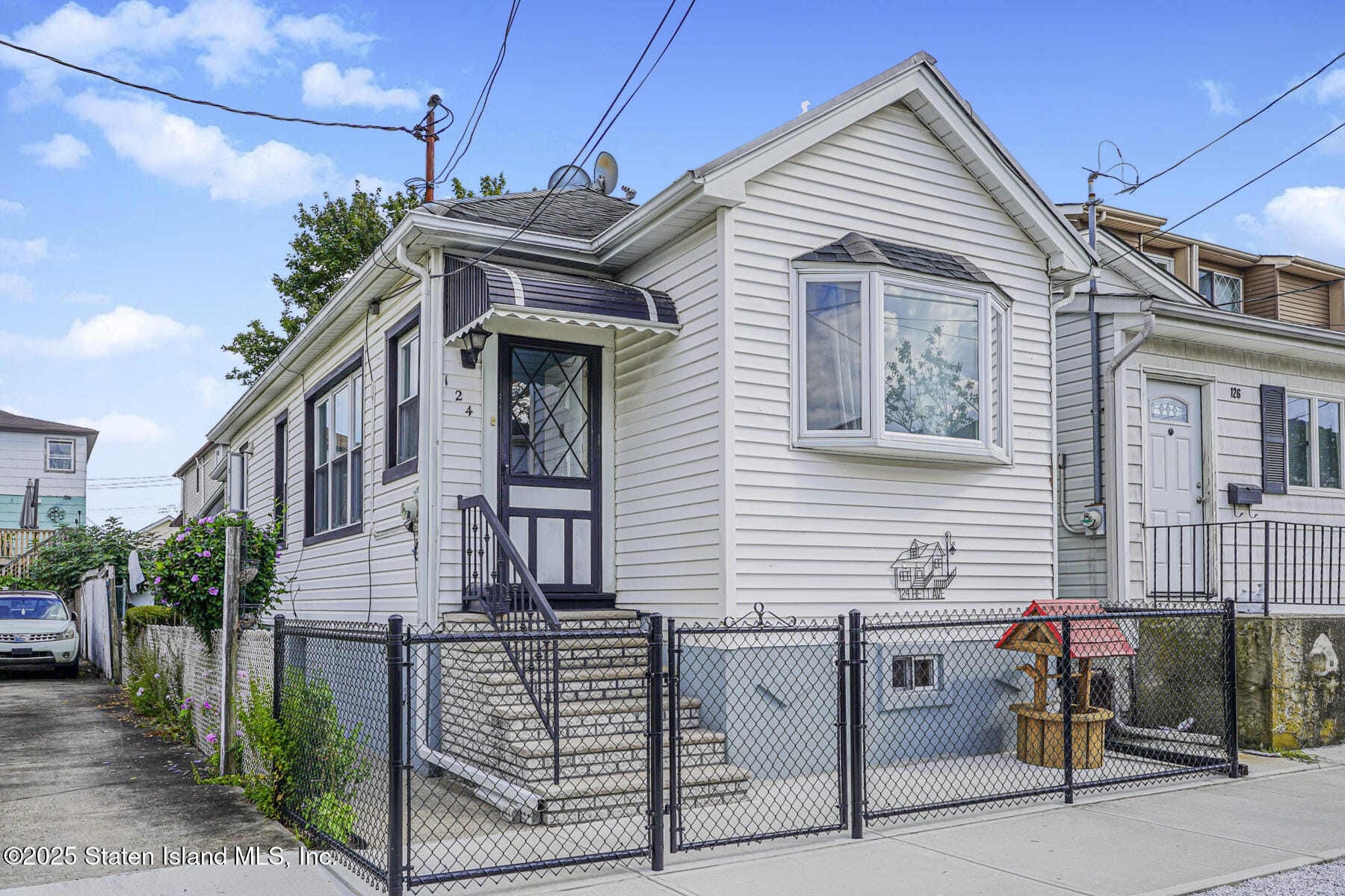 124 Hett Avenue Image 1