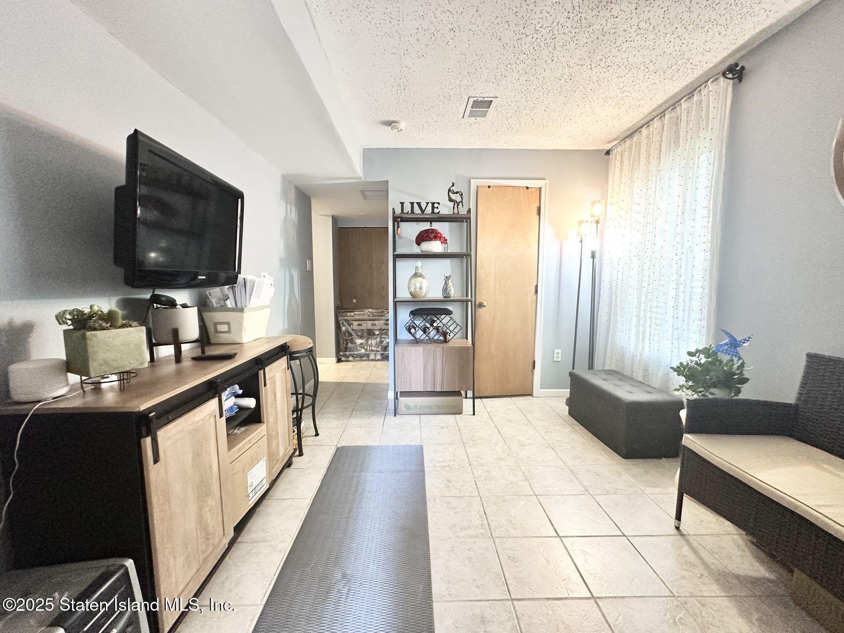 453 Ilyssa Way Image 3