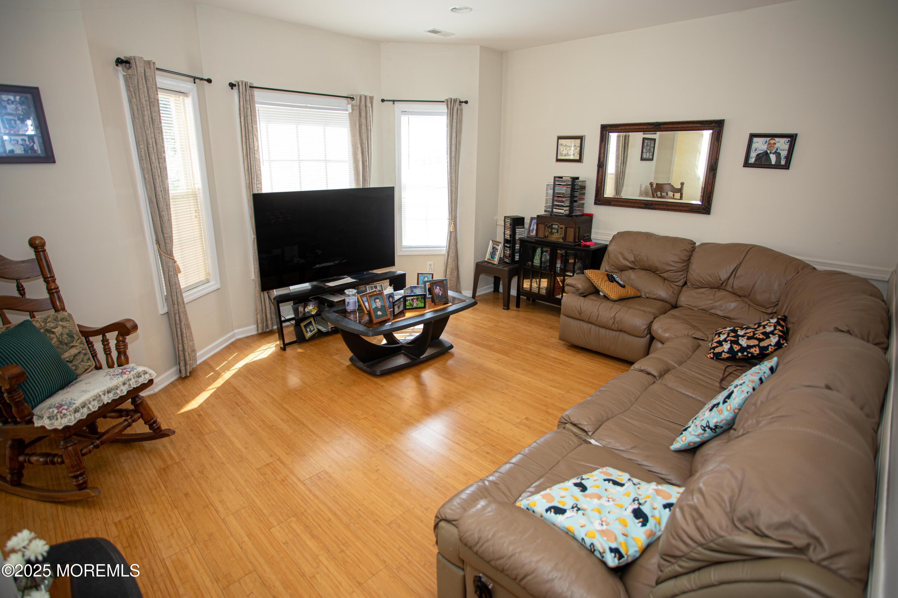 42 Branford Circle Image 4