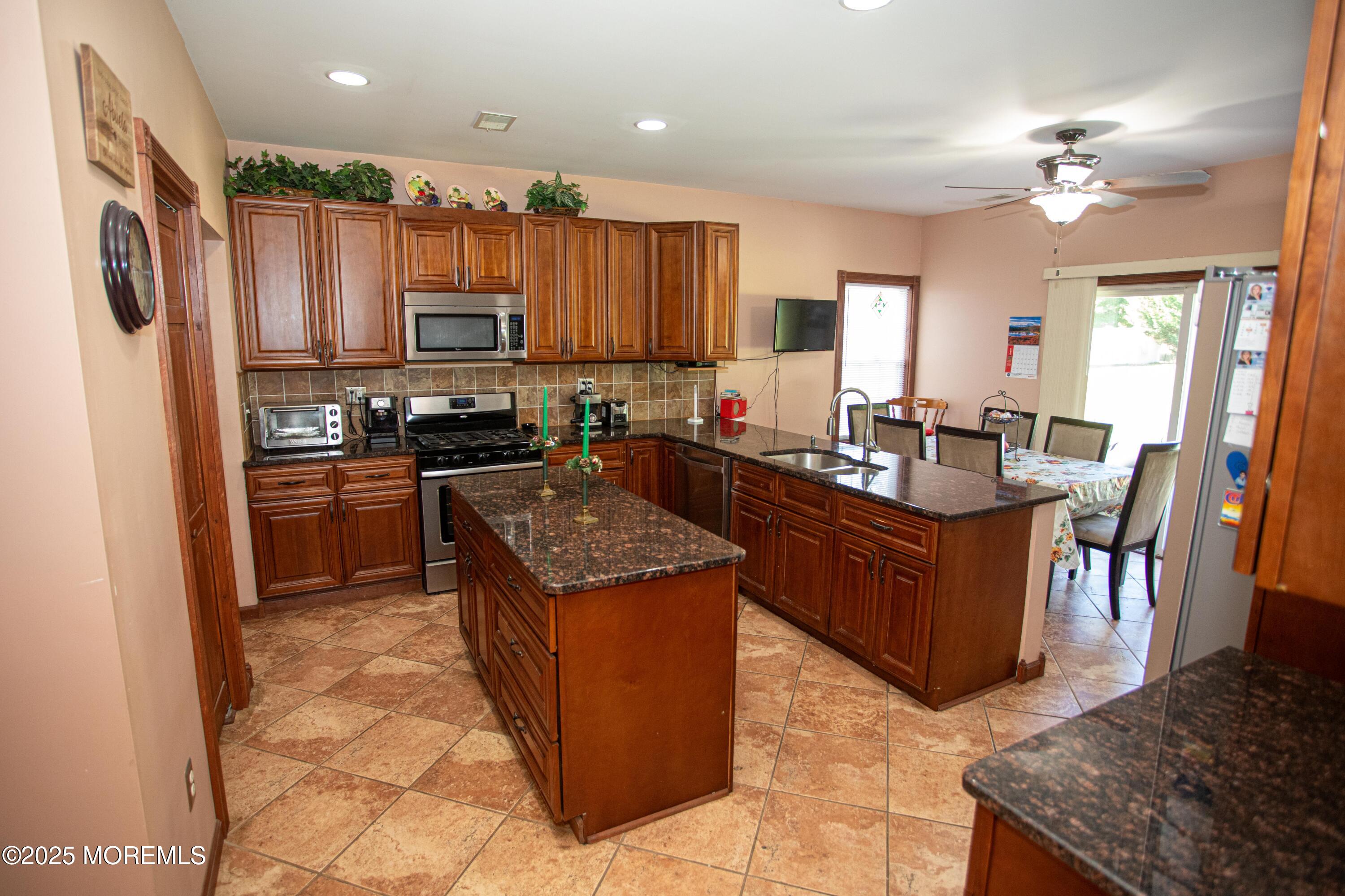 42 Branford Circle Image 5