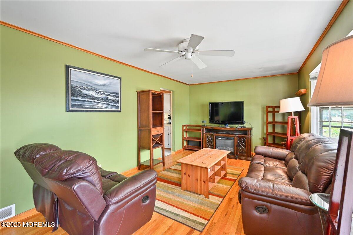 2119 Foster Road Image 1