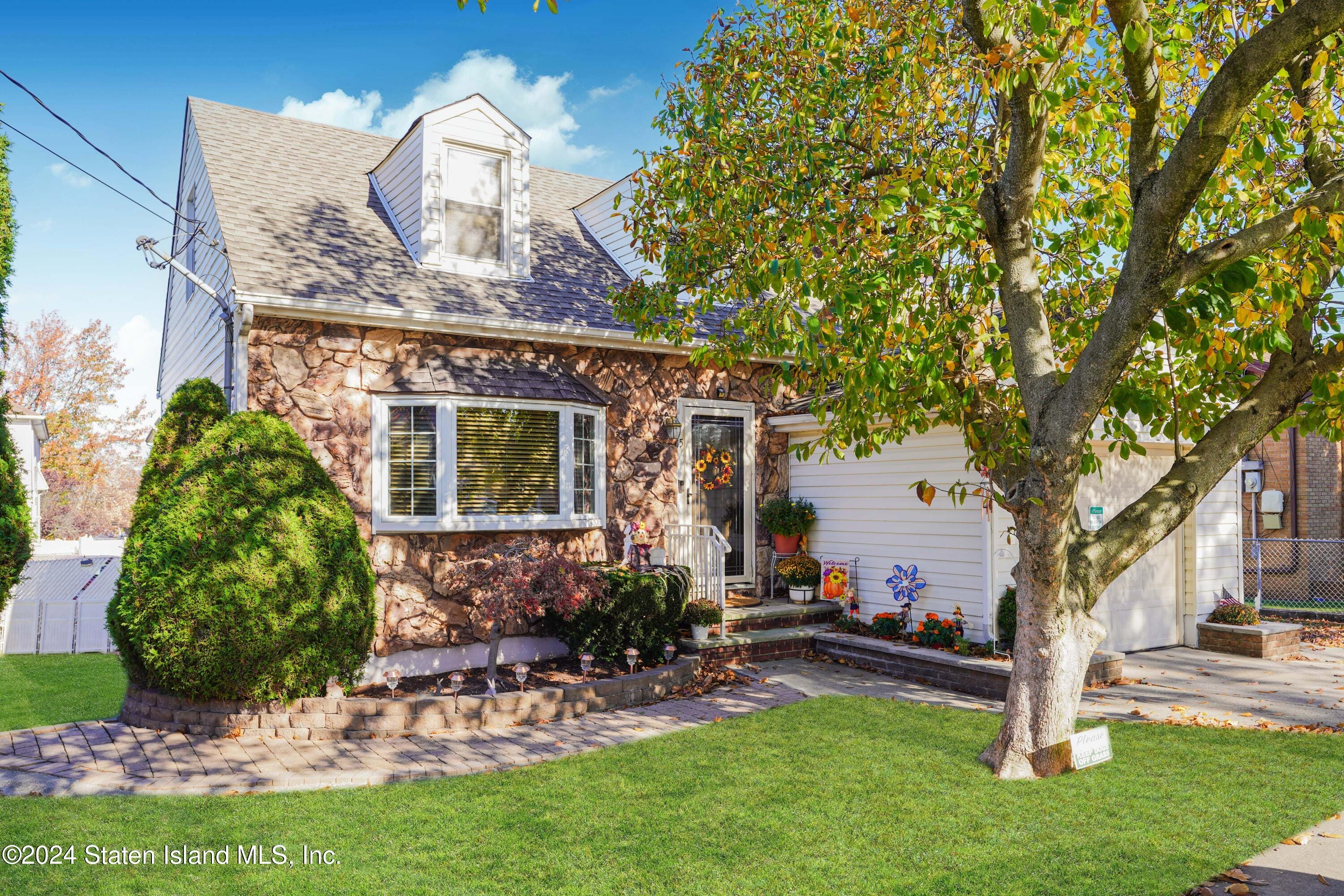 15 Petrus Avenue, Staten Island, NY, 10312