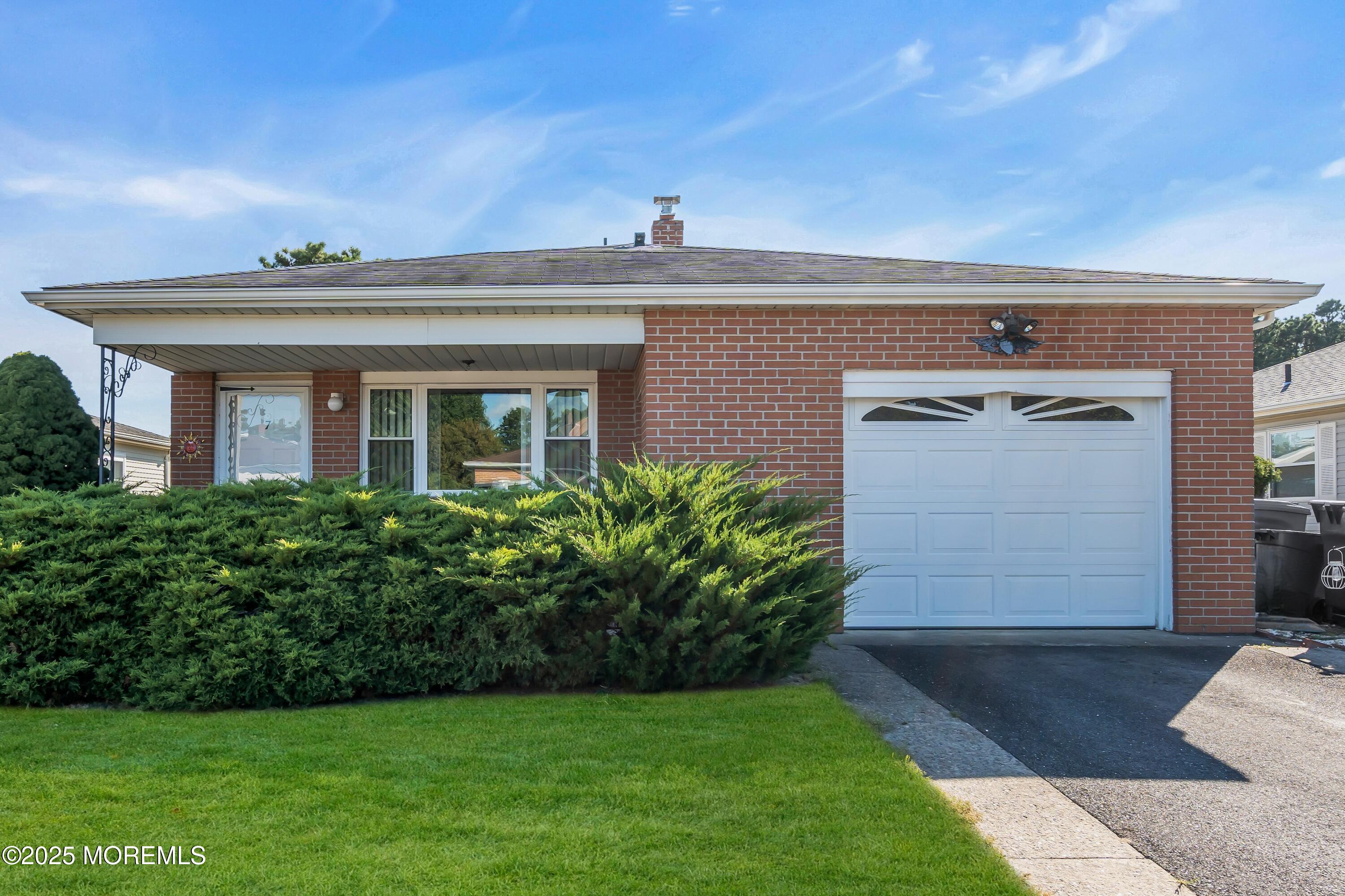 7 Tijuana Court, Toms River, NJ, 08757