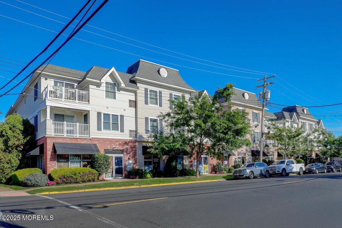 1700 Main Street 303 Image 2