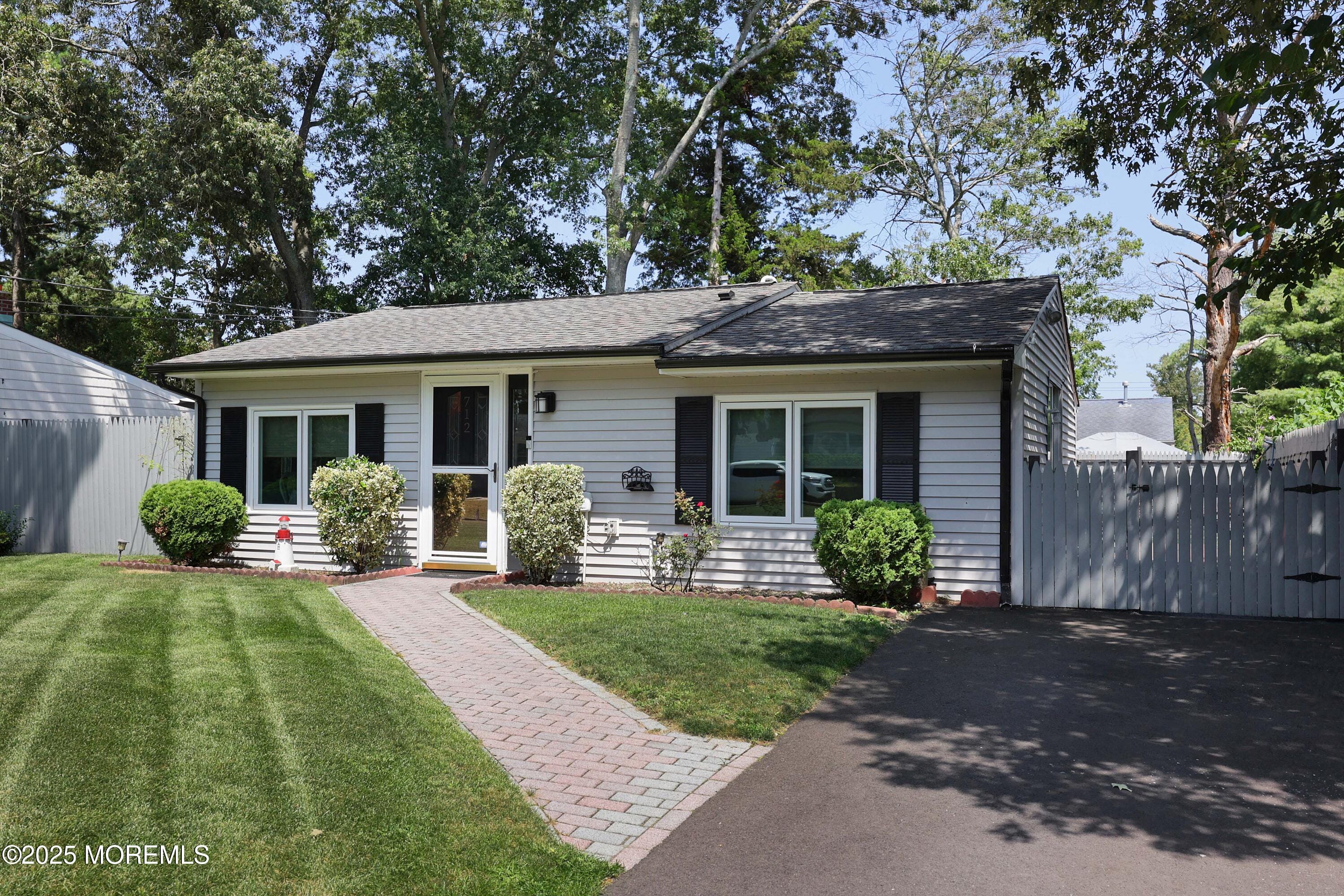 712 Tampa Road Image 2
