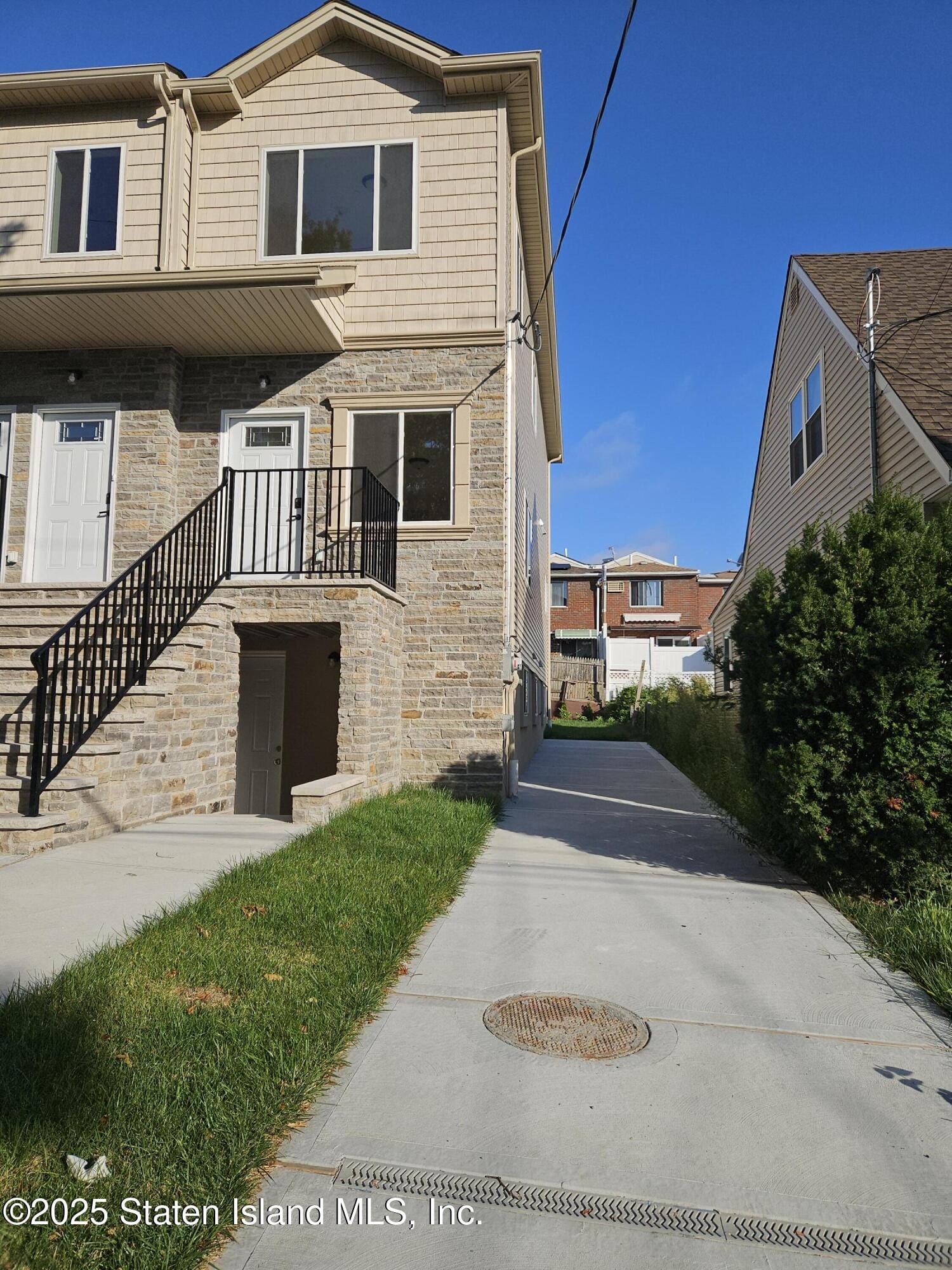 107 St Johns Avenue, Staten Island, NY, 10305