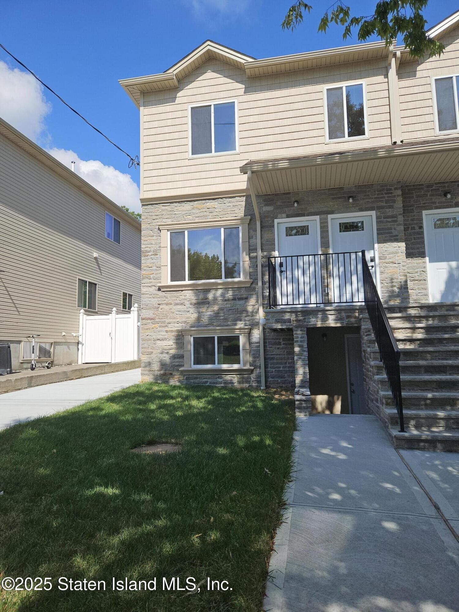 109 St Johns Avenue Image 1