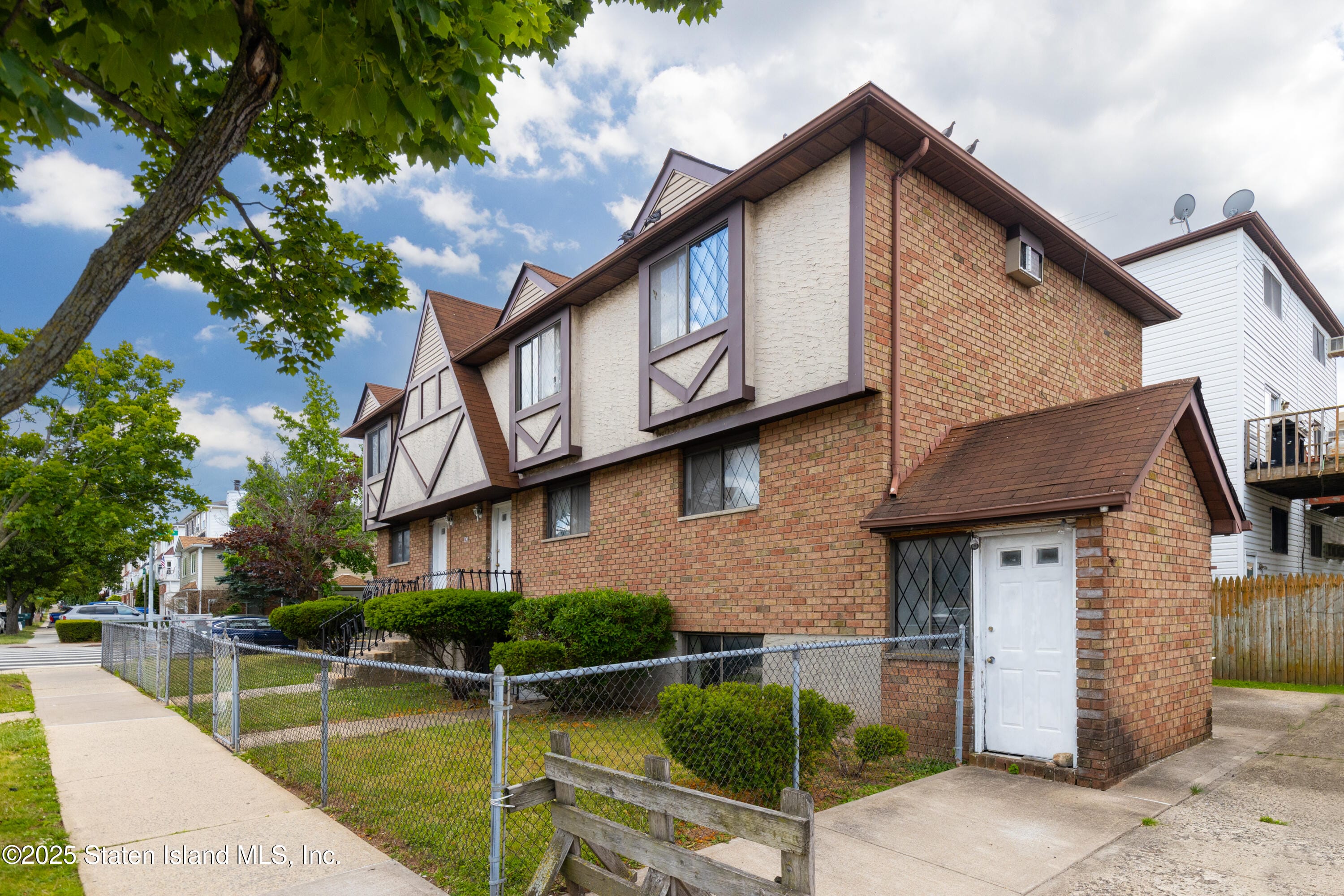 700 Travis Avenue Image 3