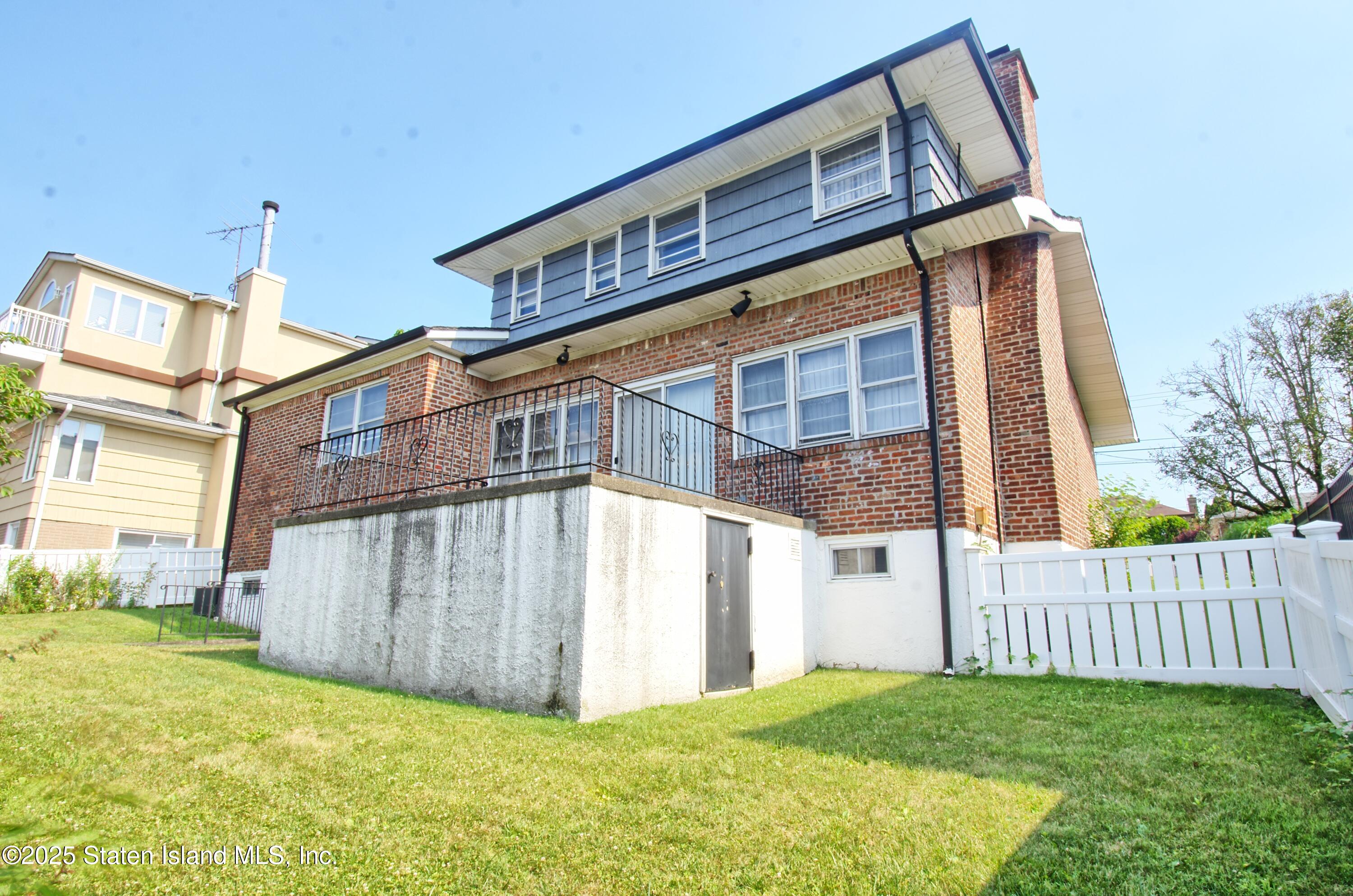 105 Marshall Avenue Image 5