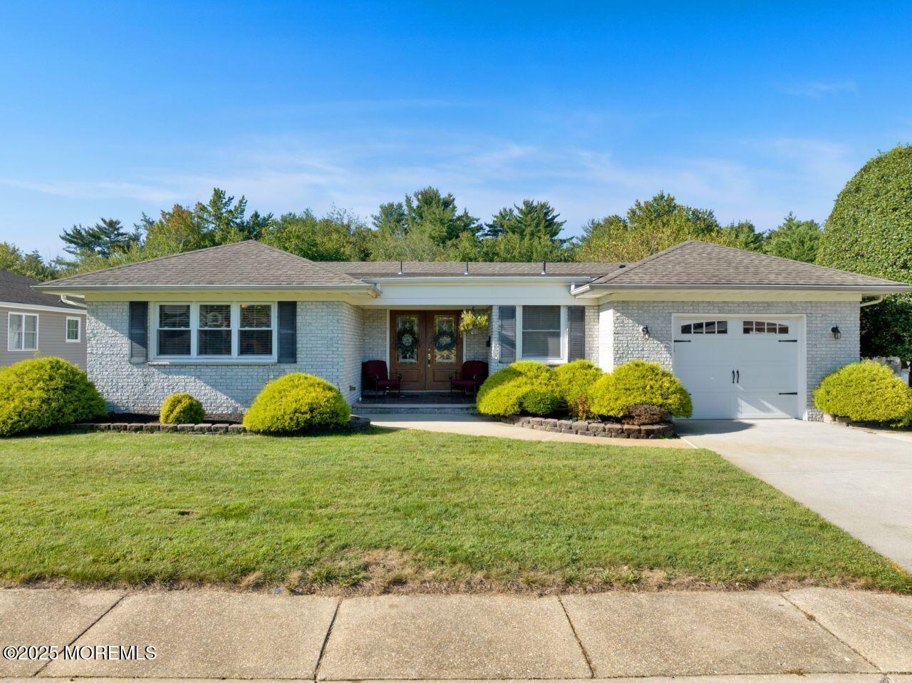 61 Charlotteville Drive Image 1