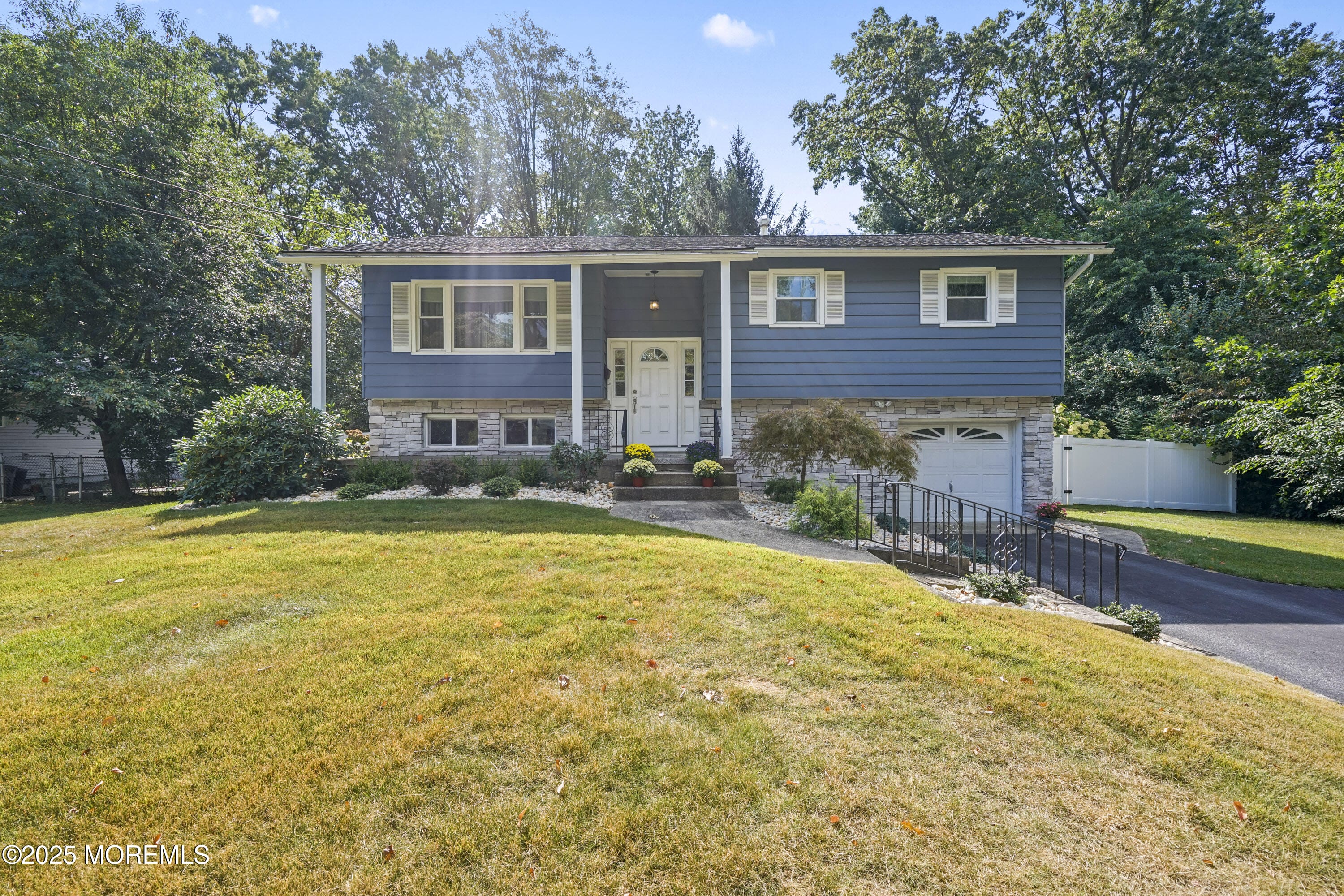 12 Locust Grove Lane, Manalapan, NJ, 07726