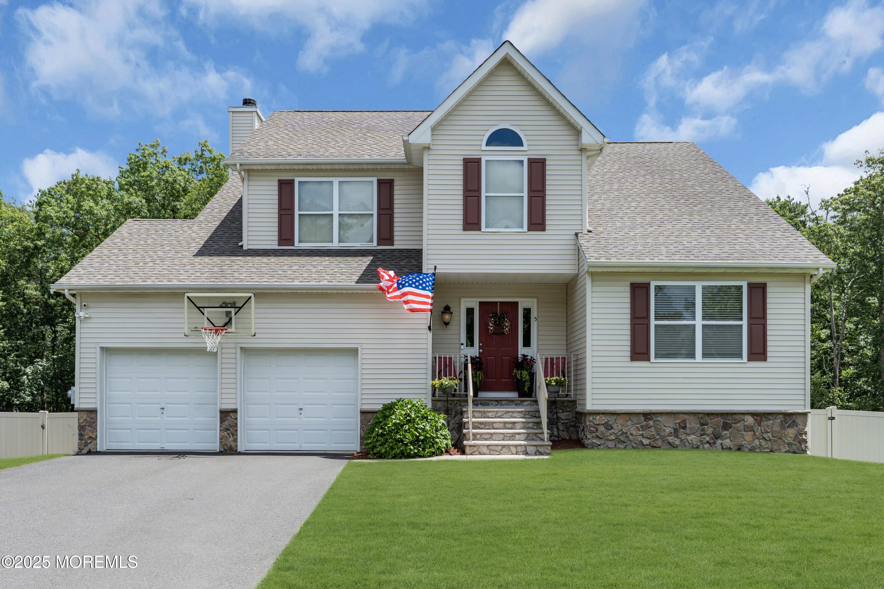 5 Maxim Court Image 4