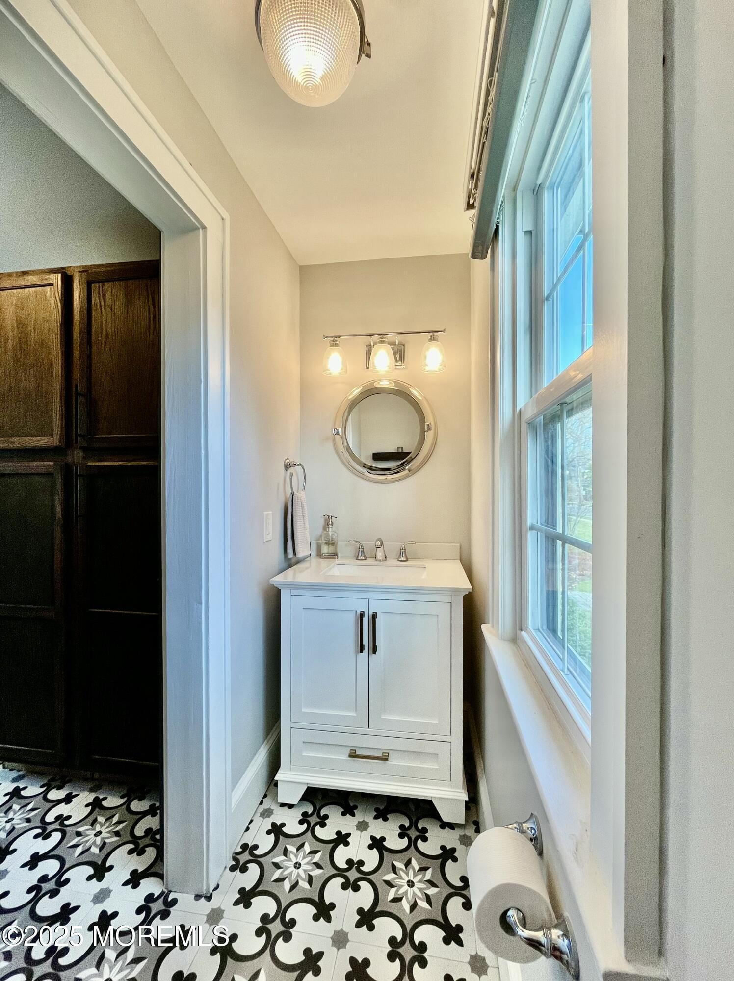 574 N Edgemere Drive Image 4