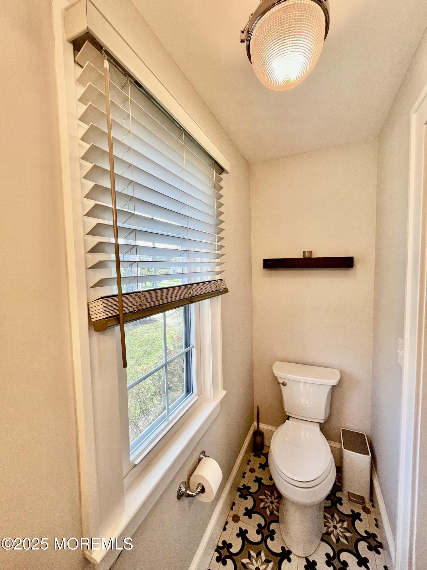 574 N Edgemere Drive Image 5