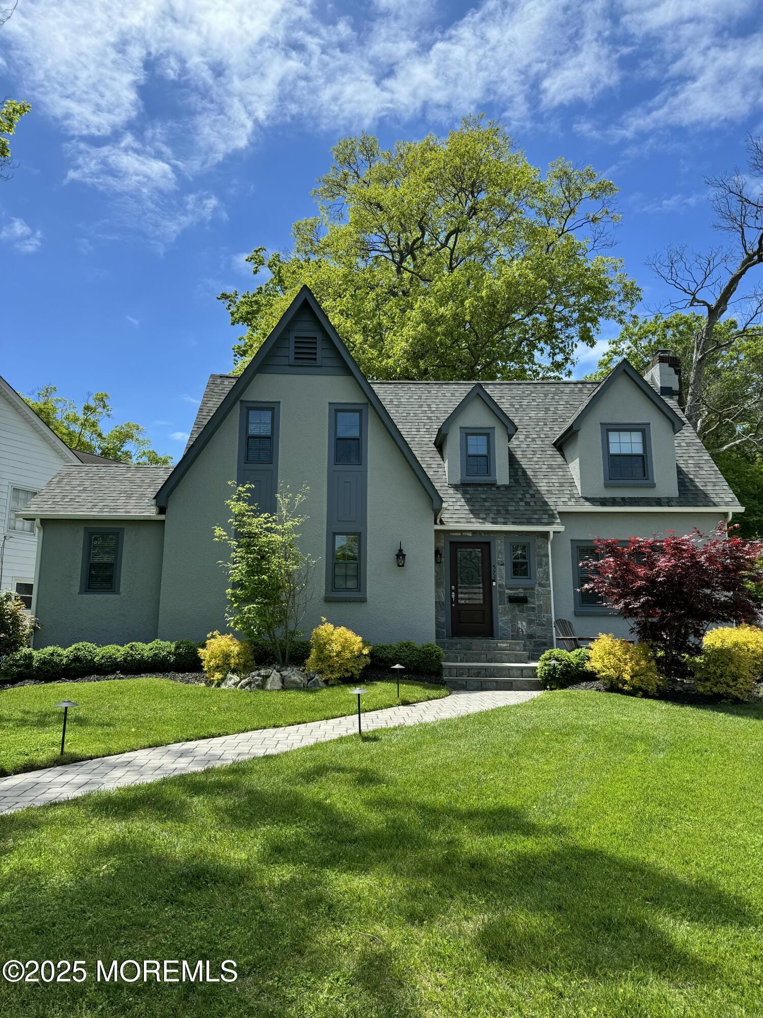 574 N Edgemere Drive Image 2