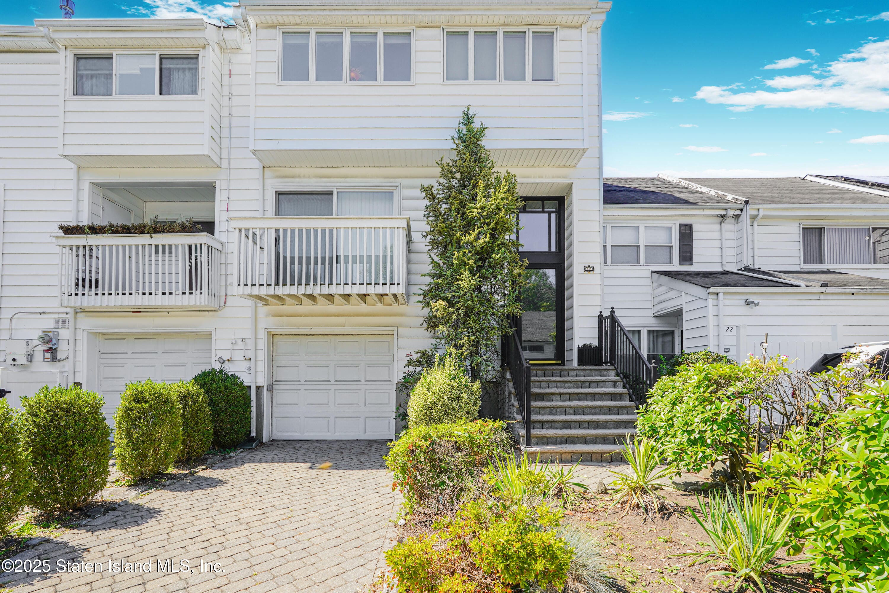 24 Hampton Green, Staten Island, NY, 10312