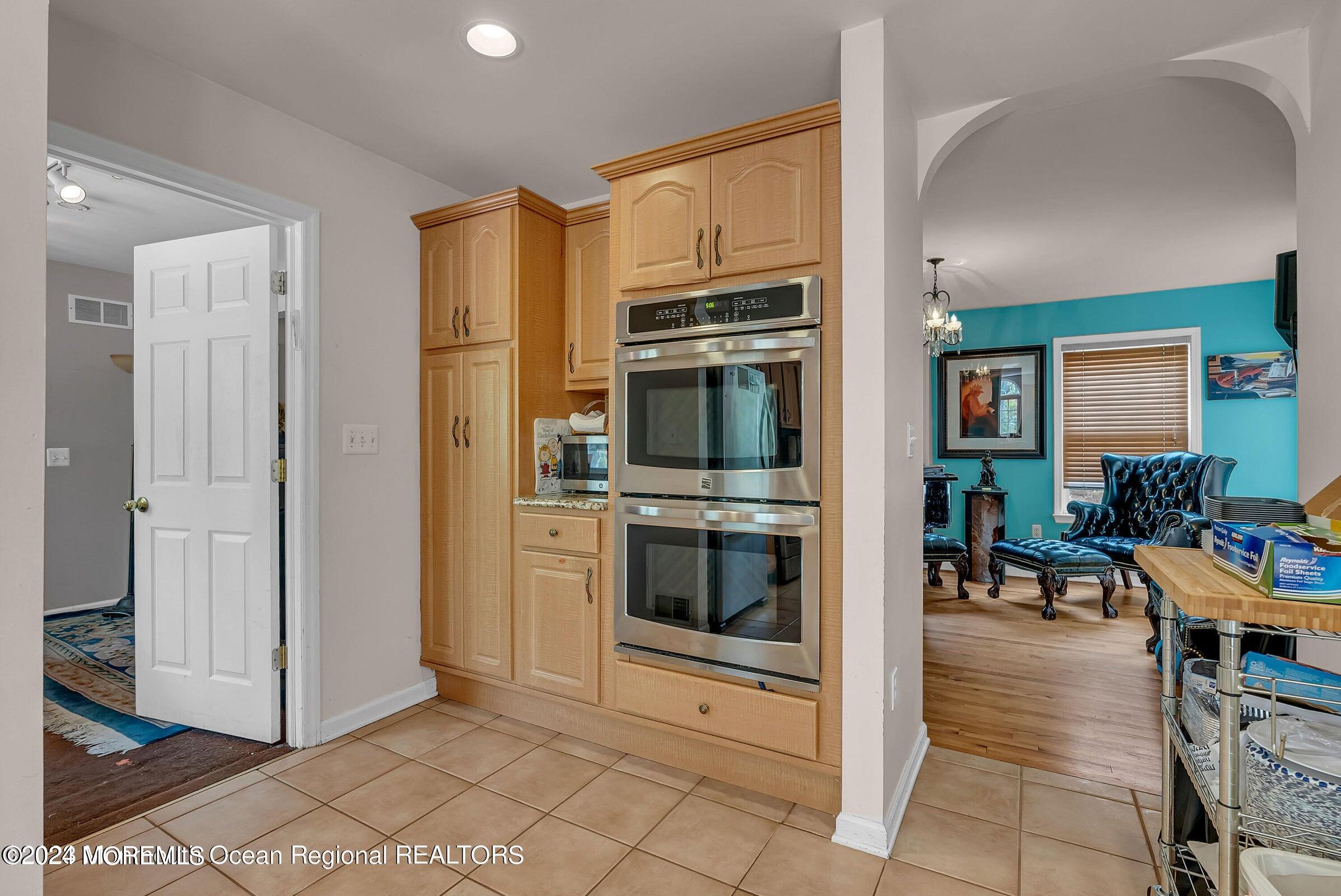 405 Lawrence Avenue, Oakhurst, NJ, 07755 image 20