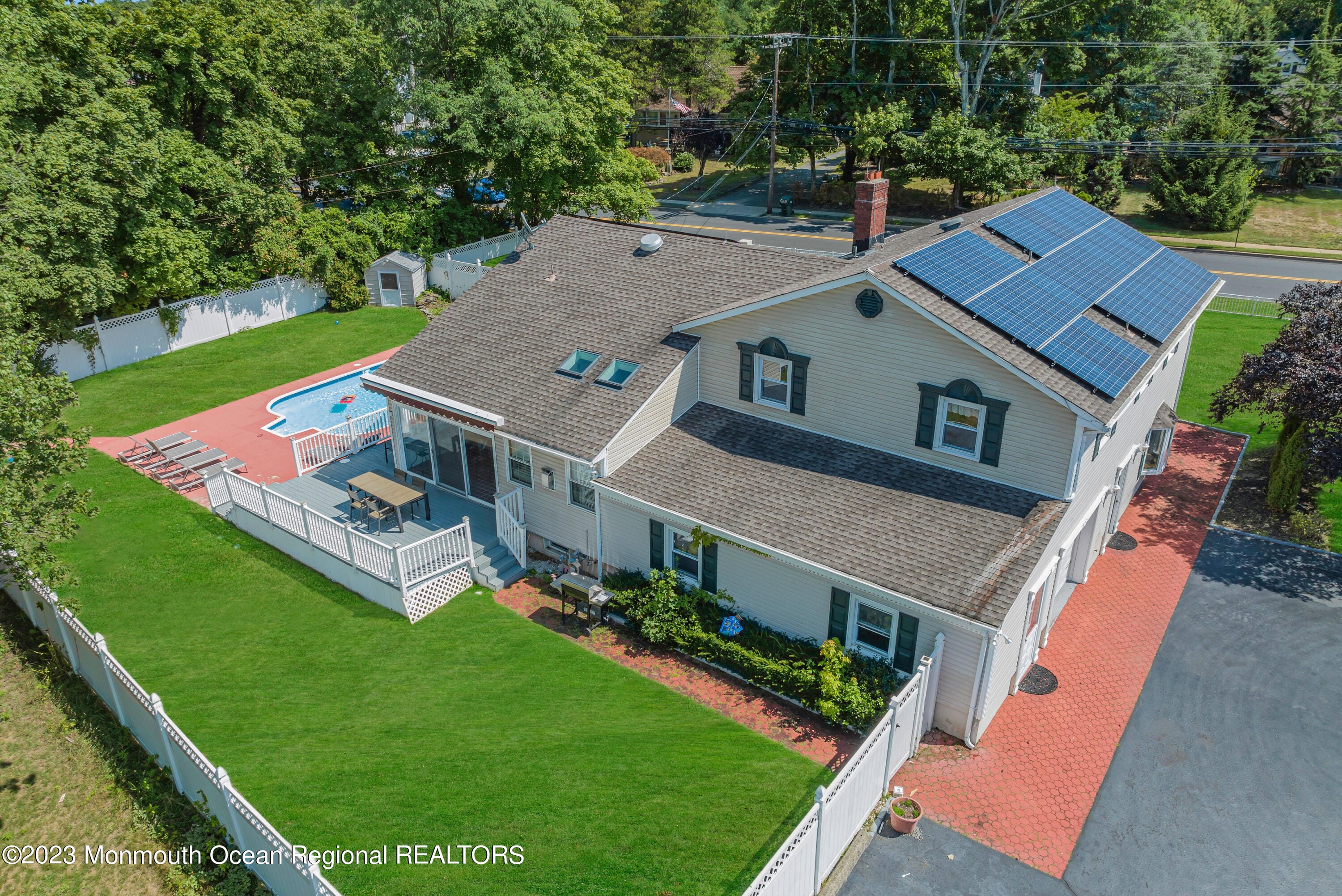 471 W Park Avenue Image 1