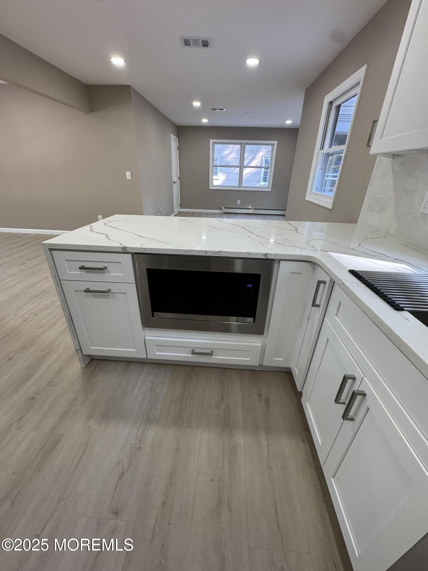 30 Zeeland Drive Image 3