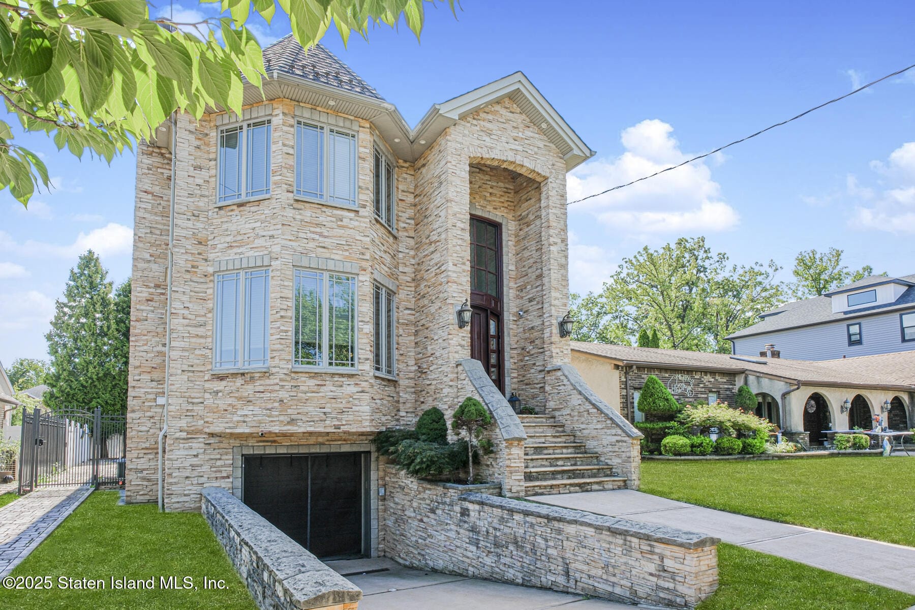 338 Edgegrove Avenue Image 2