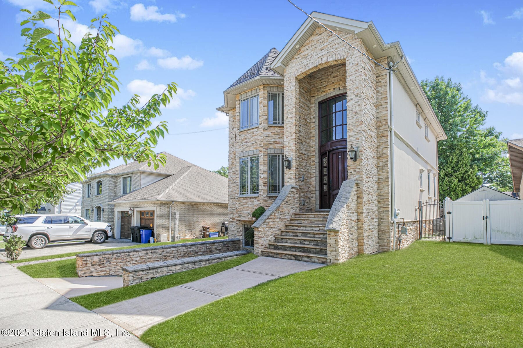 338 Edgegrove Avenue Image 3