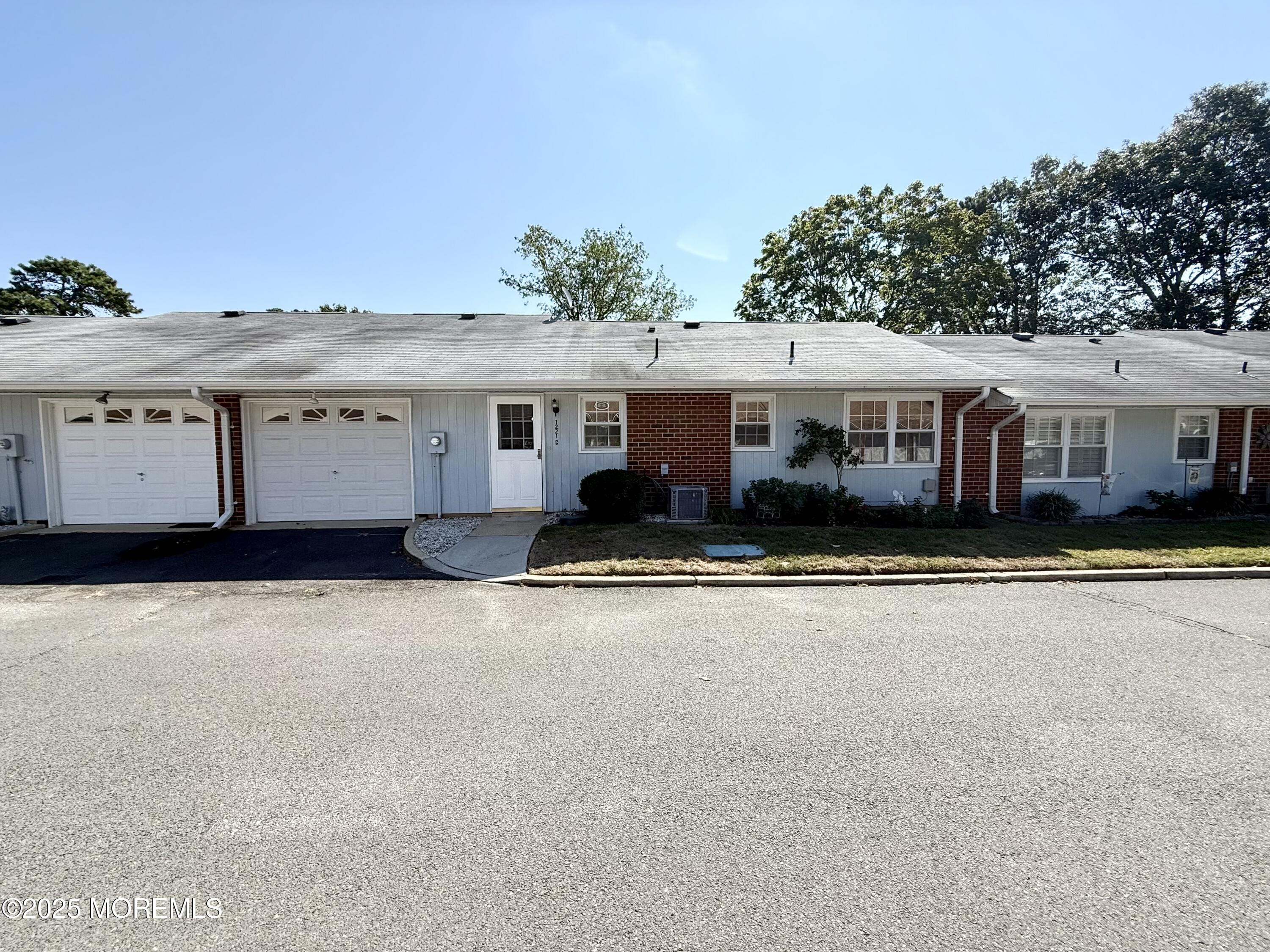 1221C Argyll Circle Image 3