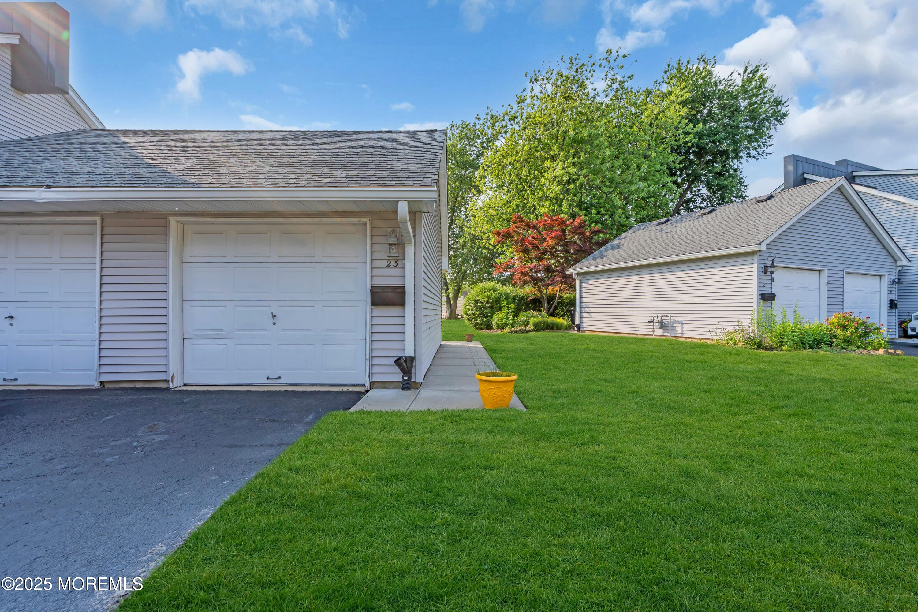 23 Arlene Court 4103 Image 2