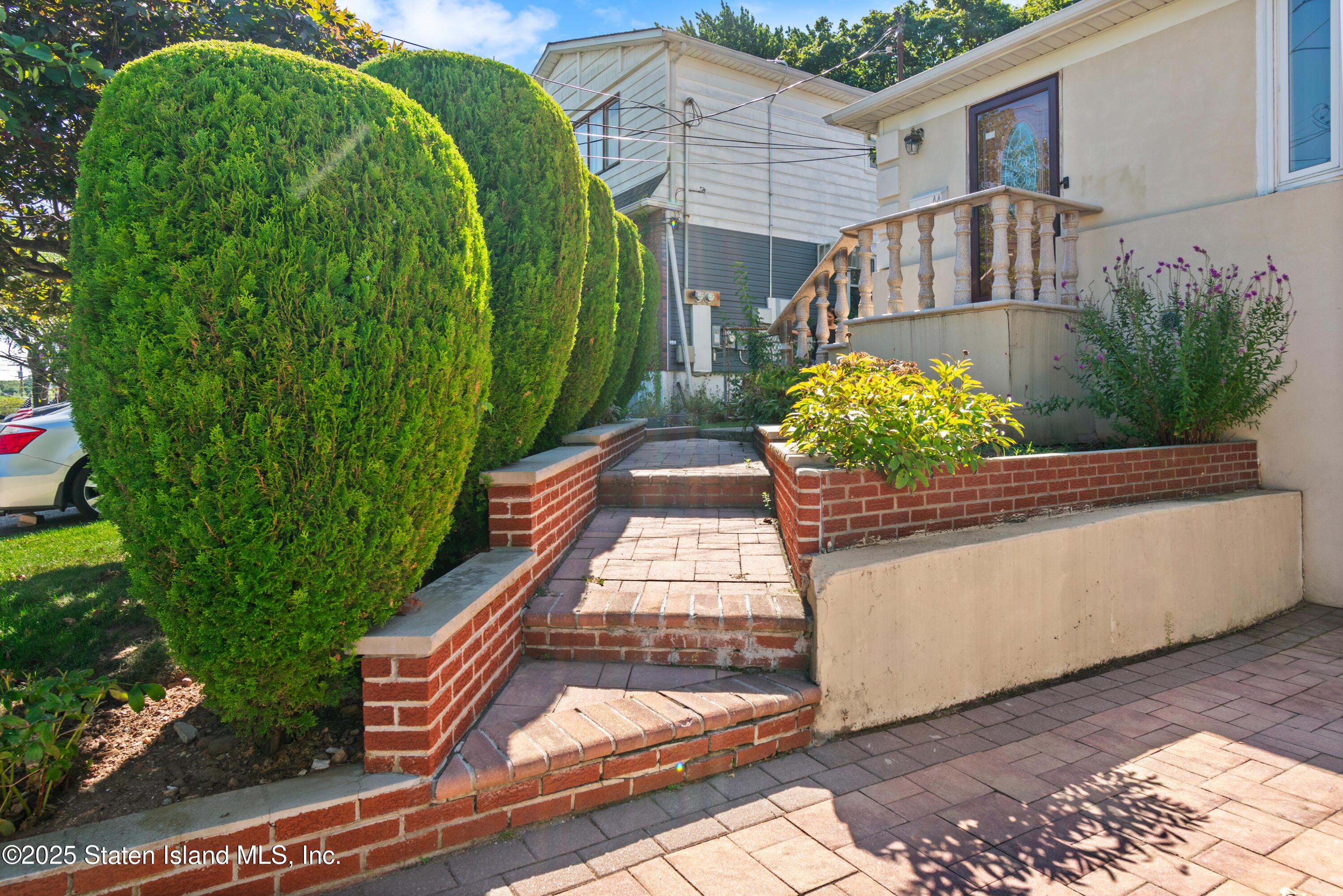 44 Holden Boulevard Image 3