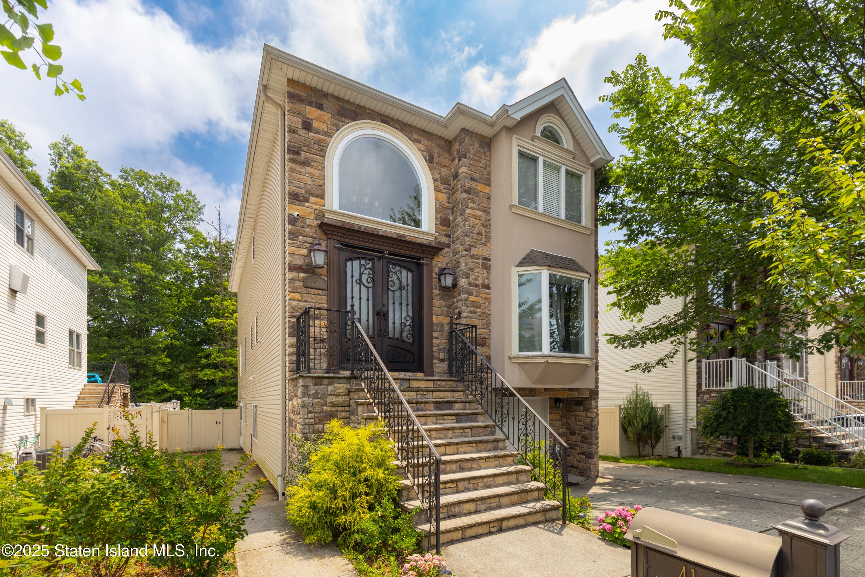 41 Brookside Lp, Staten Island, NY, 10309