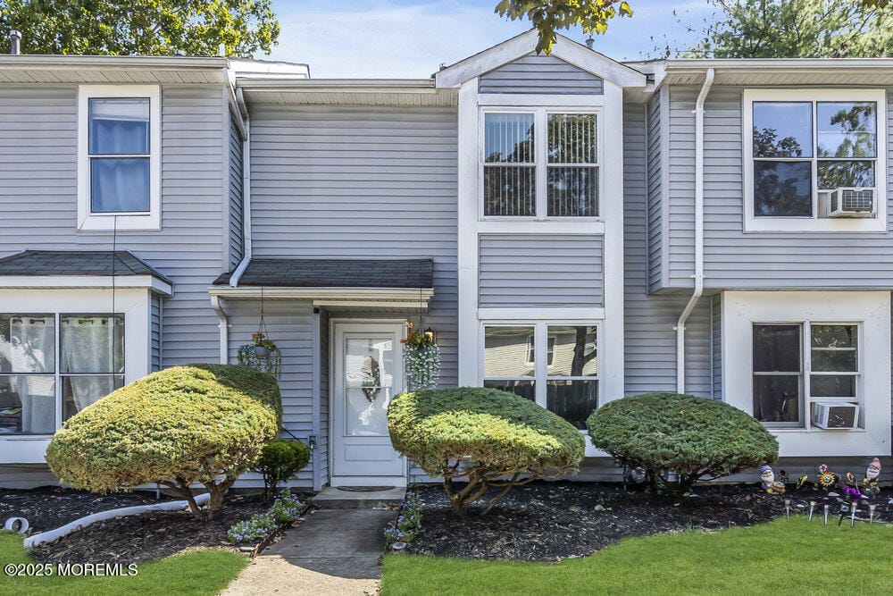 422 Woodlake Manor Drive, Lakewood, NJ, 08701