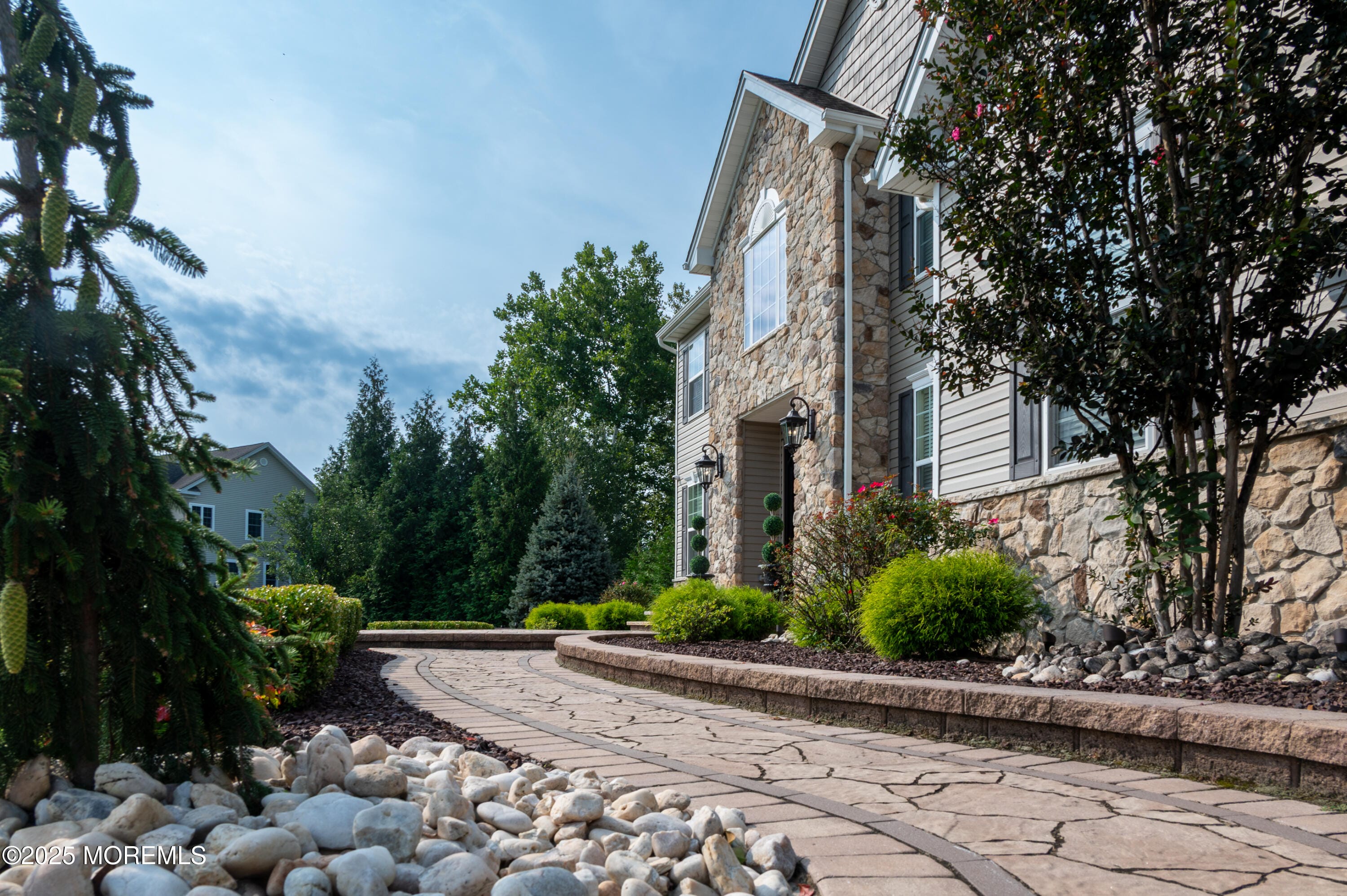 12 Whispering Grove Boulevard Image 5