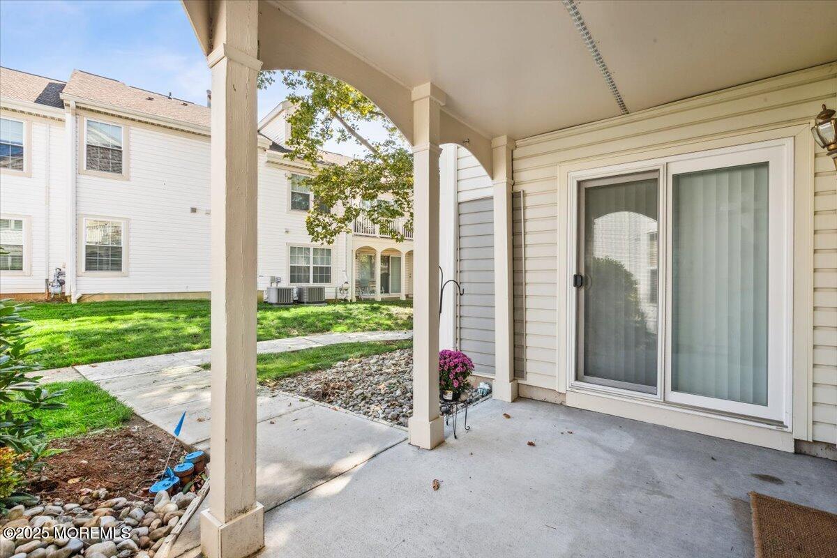 149 Tulip Lane Image 3