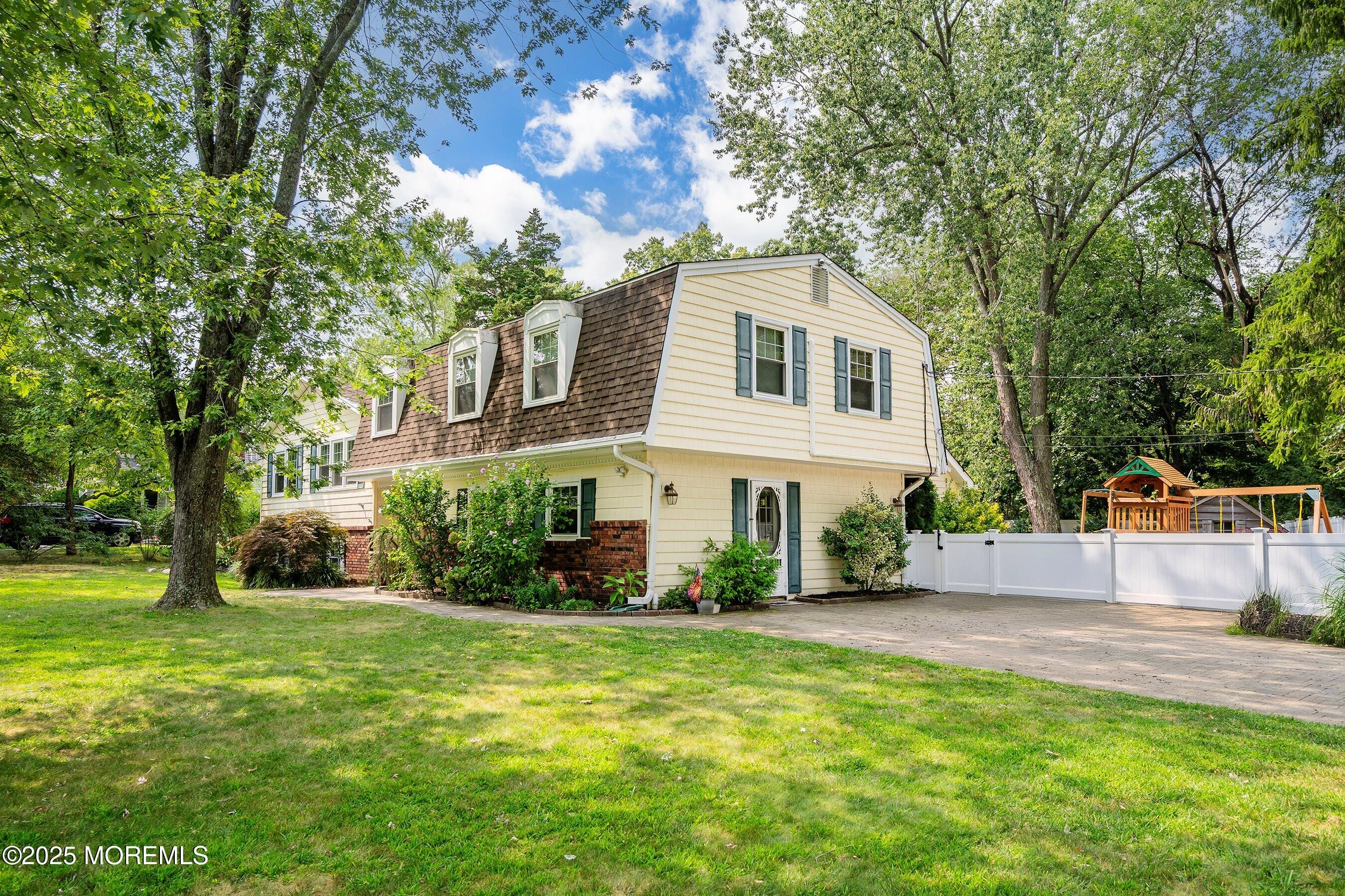 737 Bluff View Drive Image 4