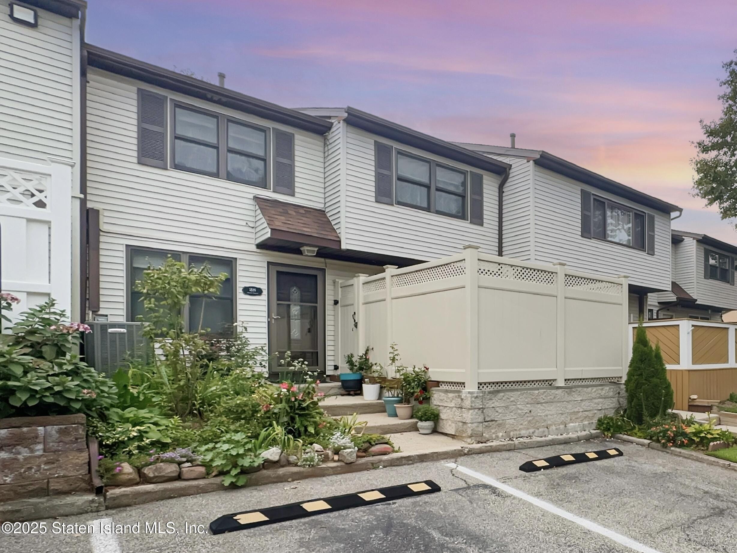 28 Alcott Street Image 1