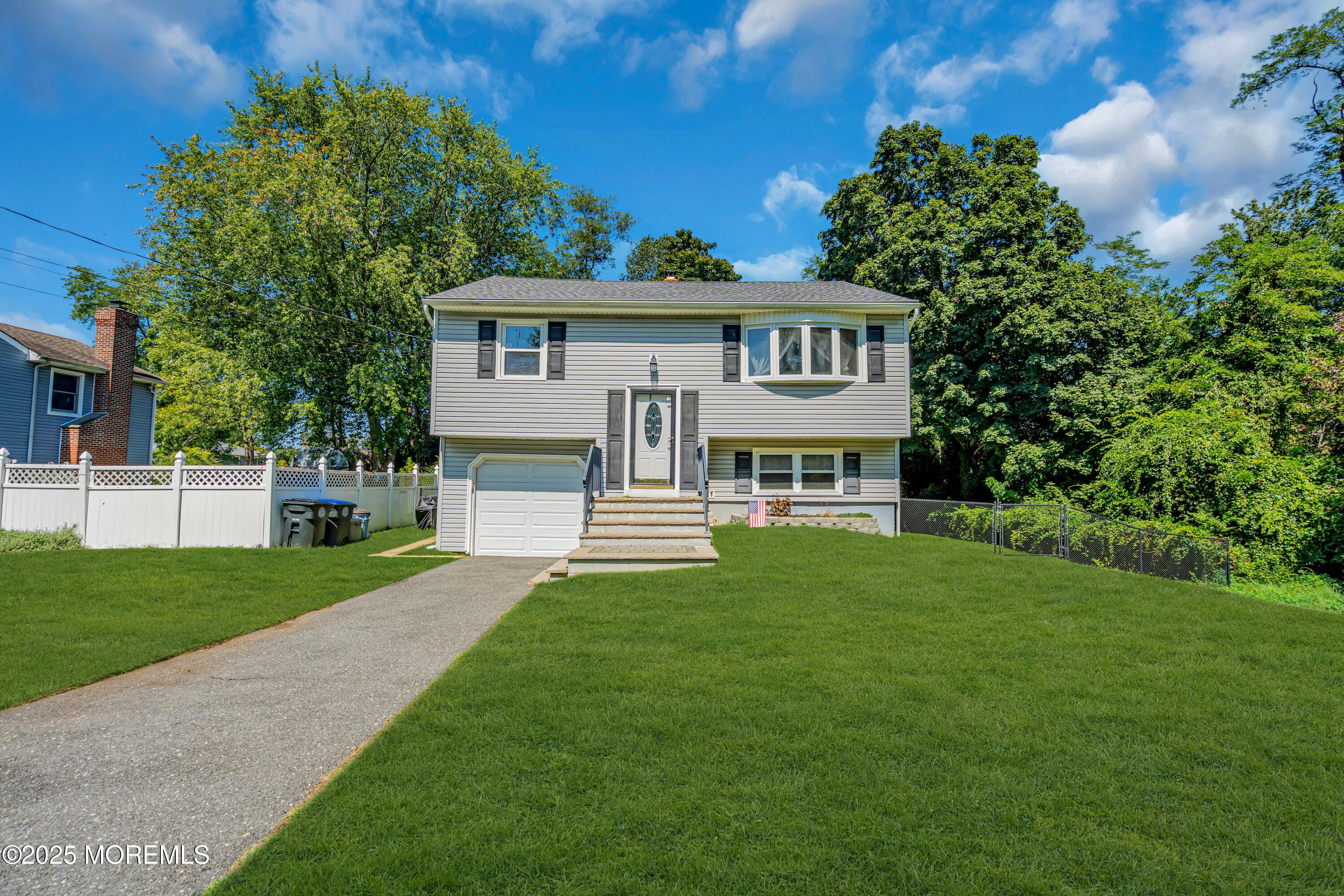 1420 Janet Place Image 1