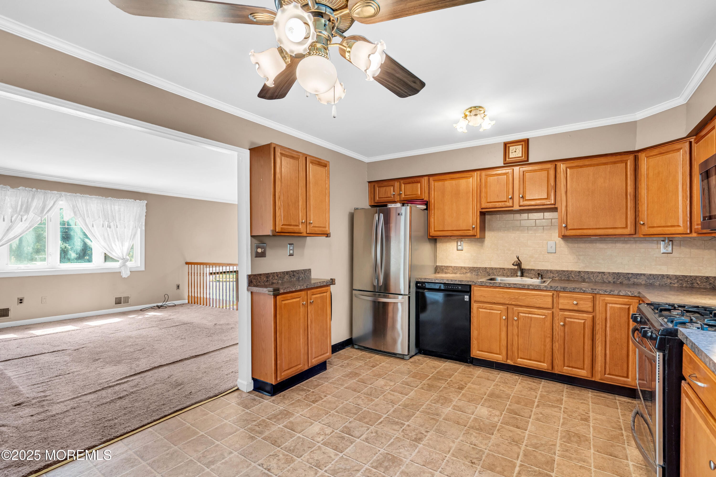 1420 Janet Place Image 4