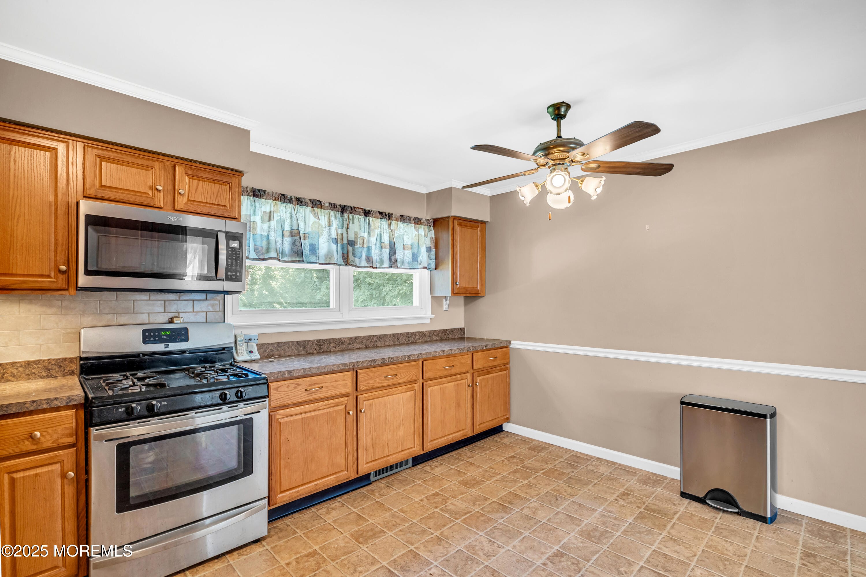 1420 Janet Place Image 5