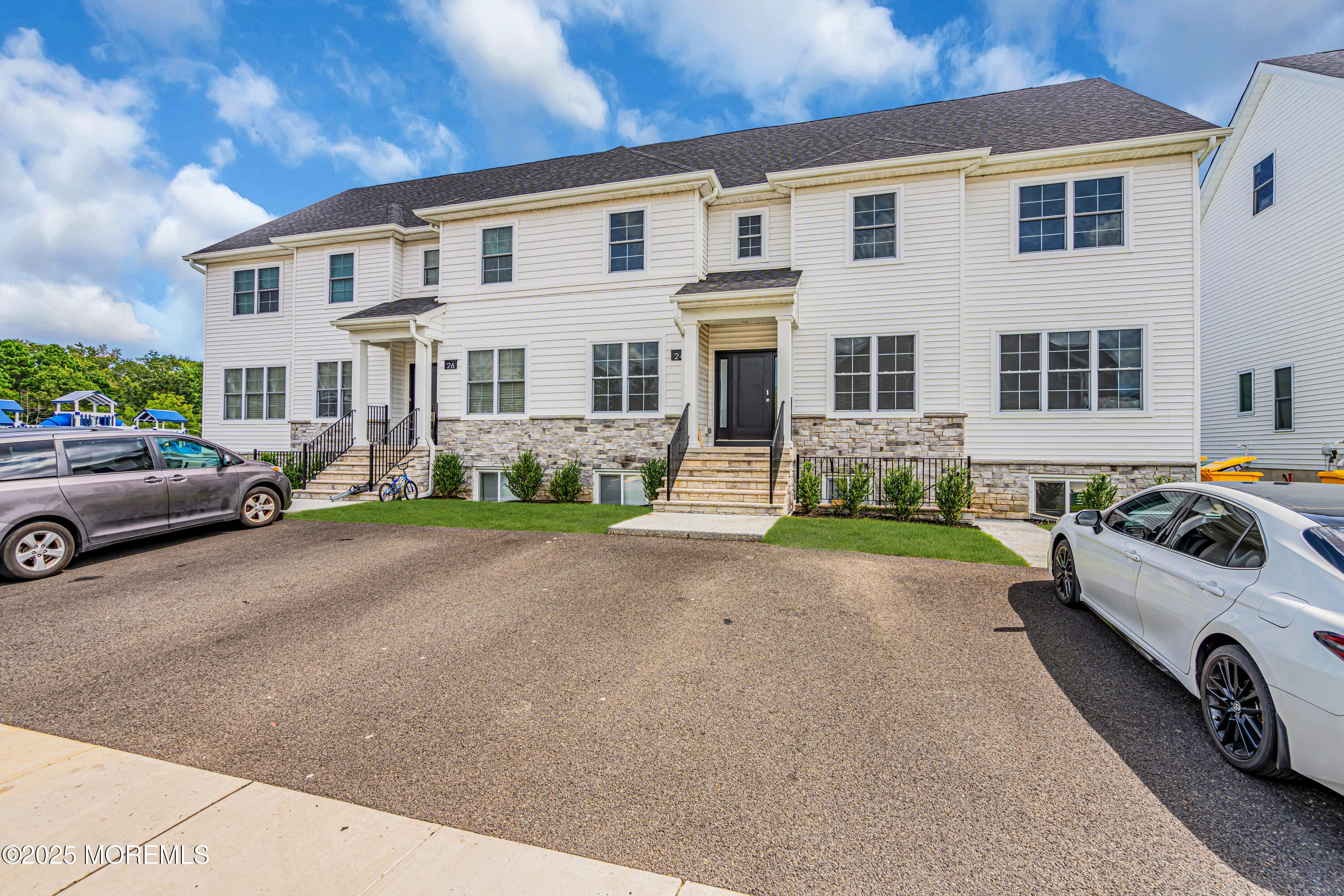 24 Holden Square Image 4