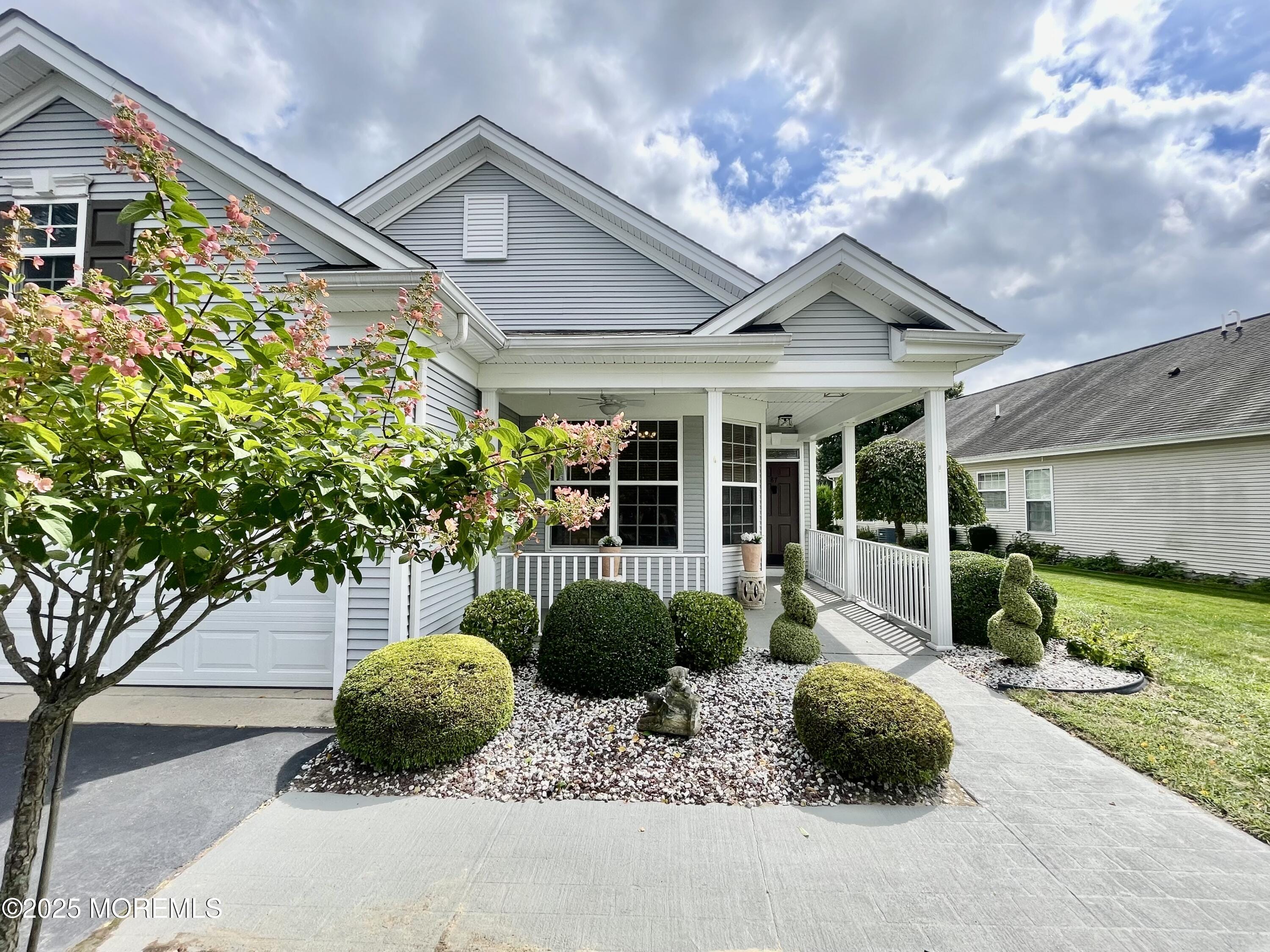 87 Huntington Drive Image 3