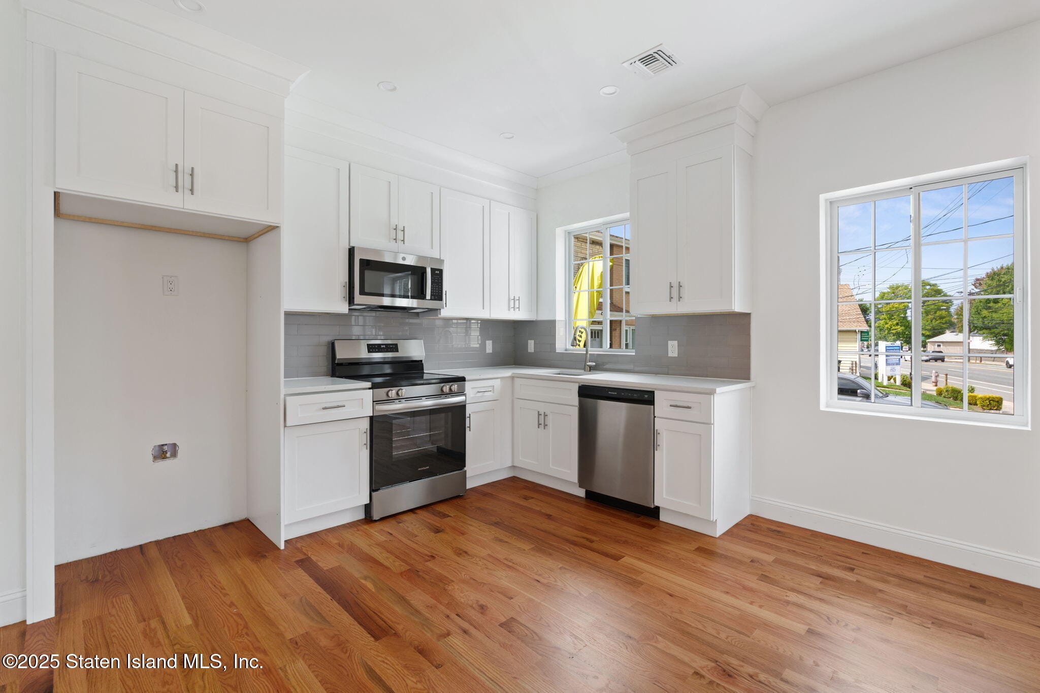 1380 Clove Road, Staten Island, NY, 10301 image 8