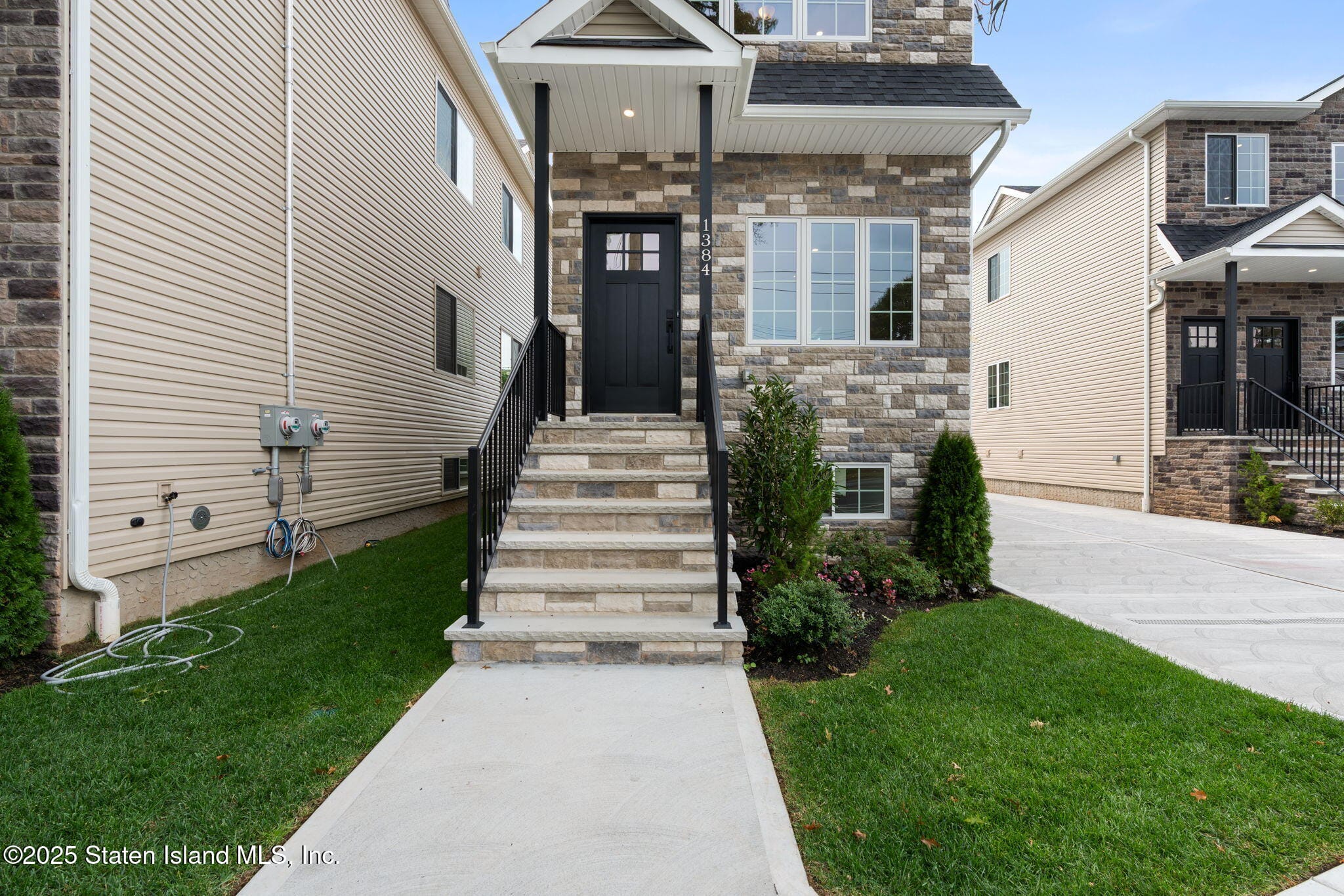 1384 Clove Road Image 1